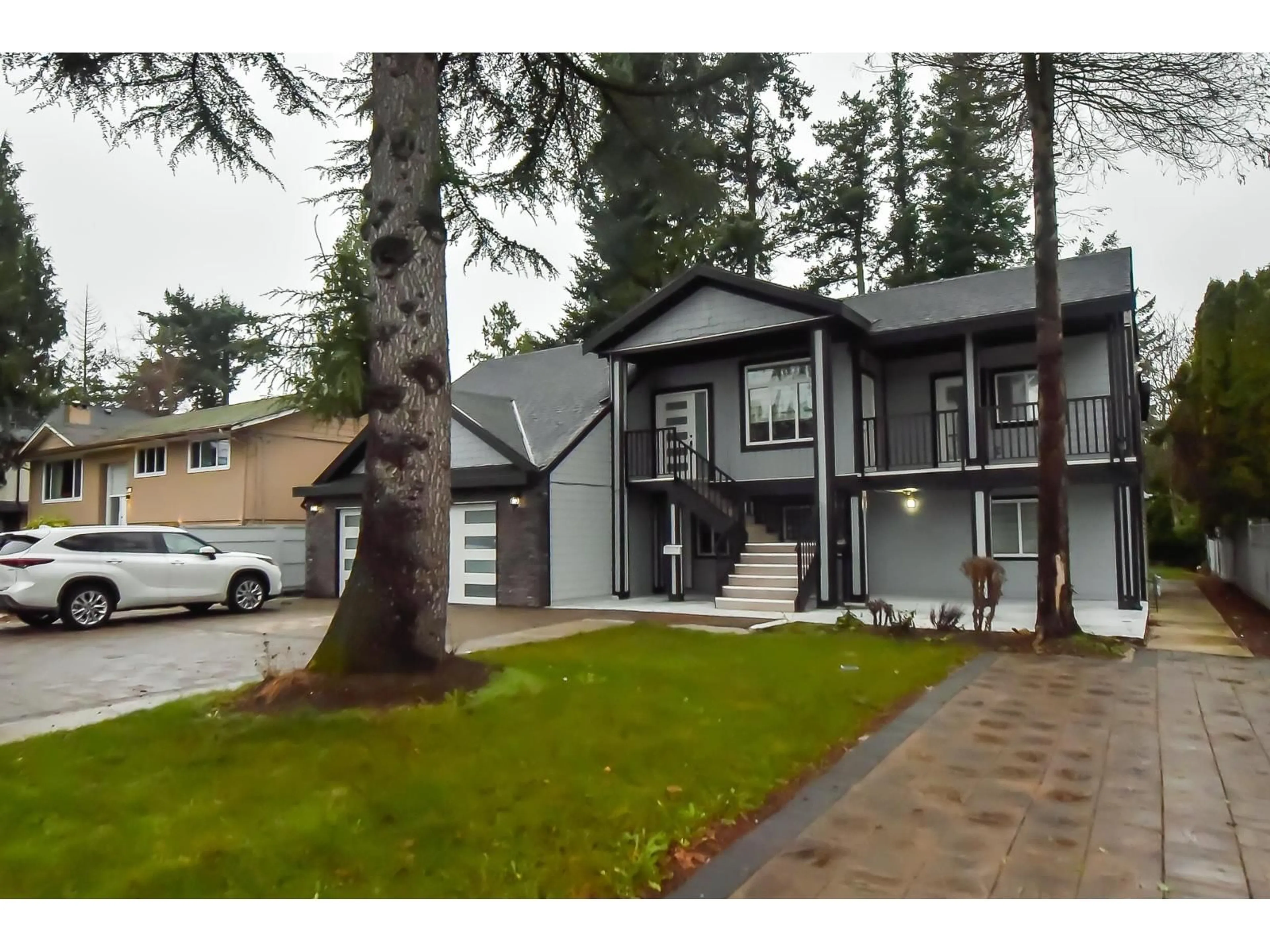 A pic from outside/outdoor area/front of a property/back of a property/a pic from drone, street for 1675 136 STREET, Surrey British Columbia V4A4E3