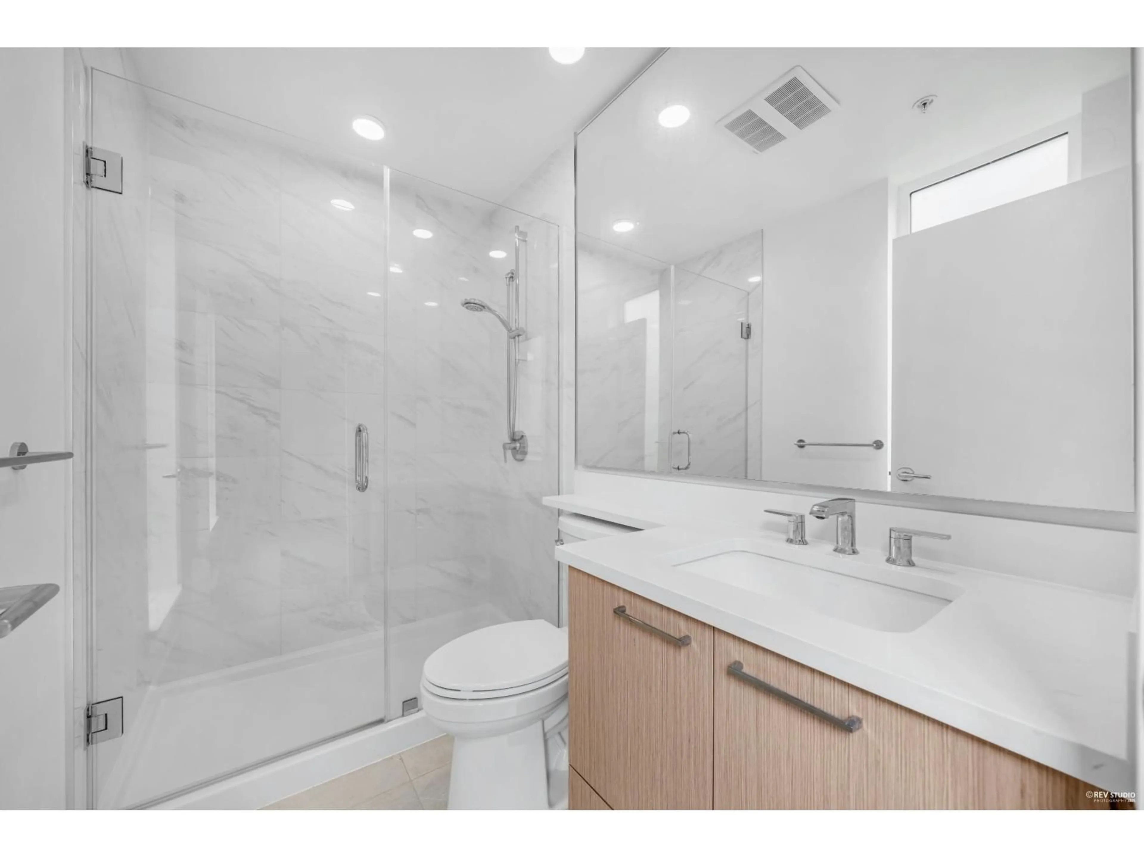 Standard bathroom, unknown for 812 - 13750 100 AVENUE, Surrey British Columbia V3T0L3