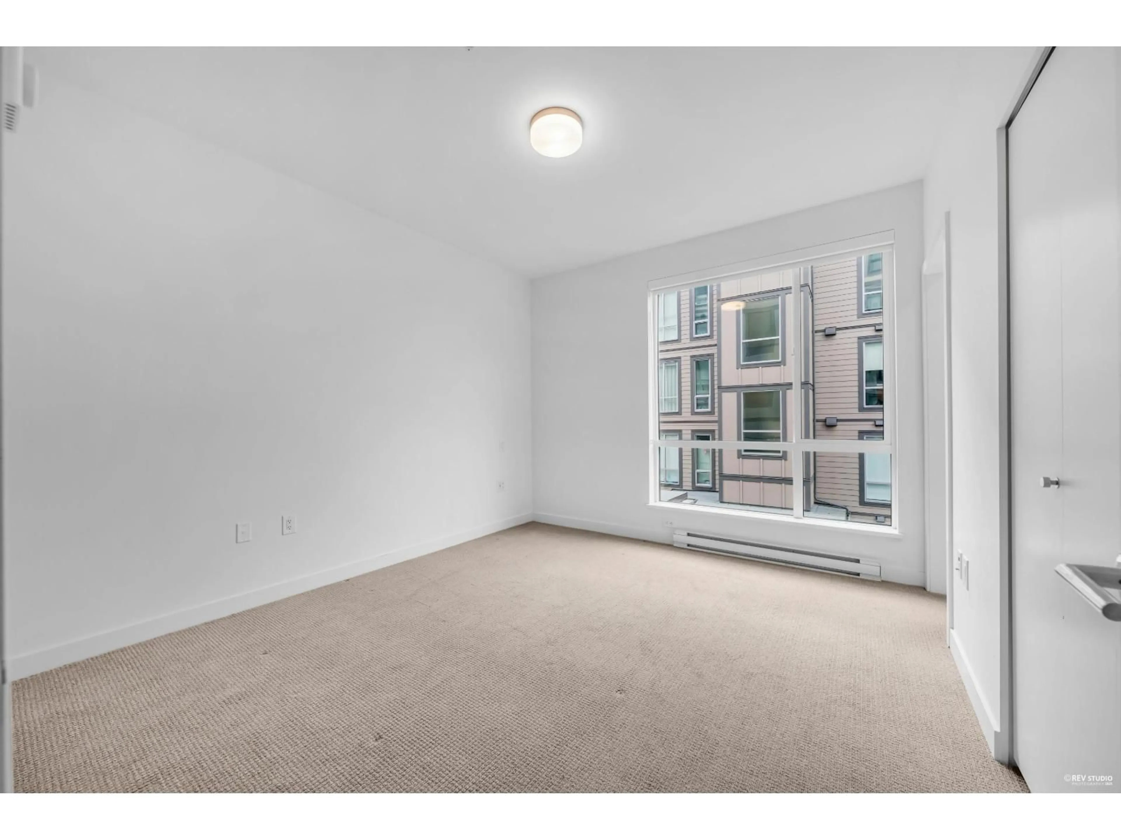 A pic of a room for 812 - 13750 100 AVENUE, Surrey British Columbia V3T0L3