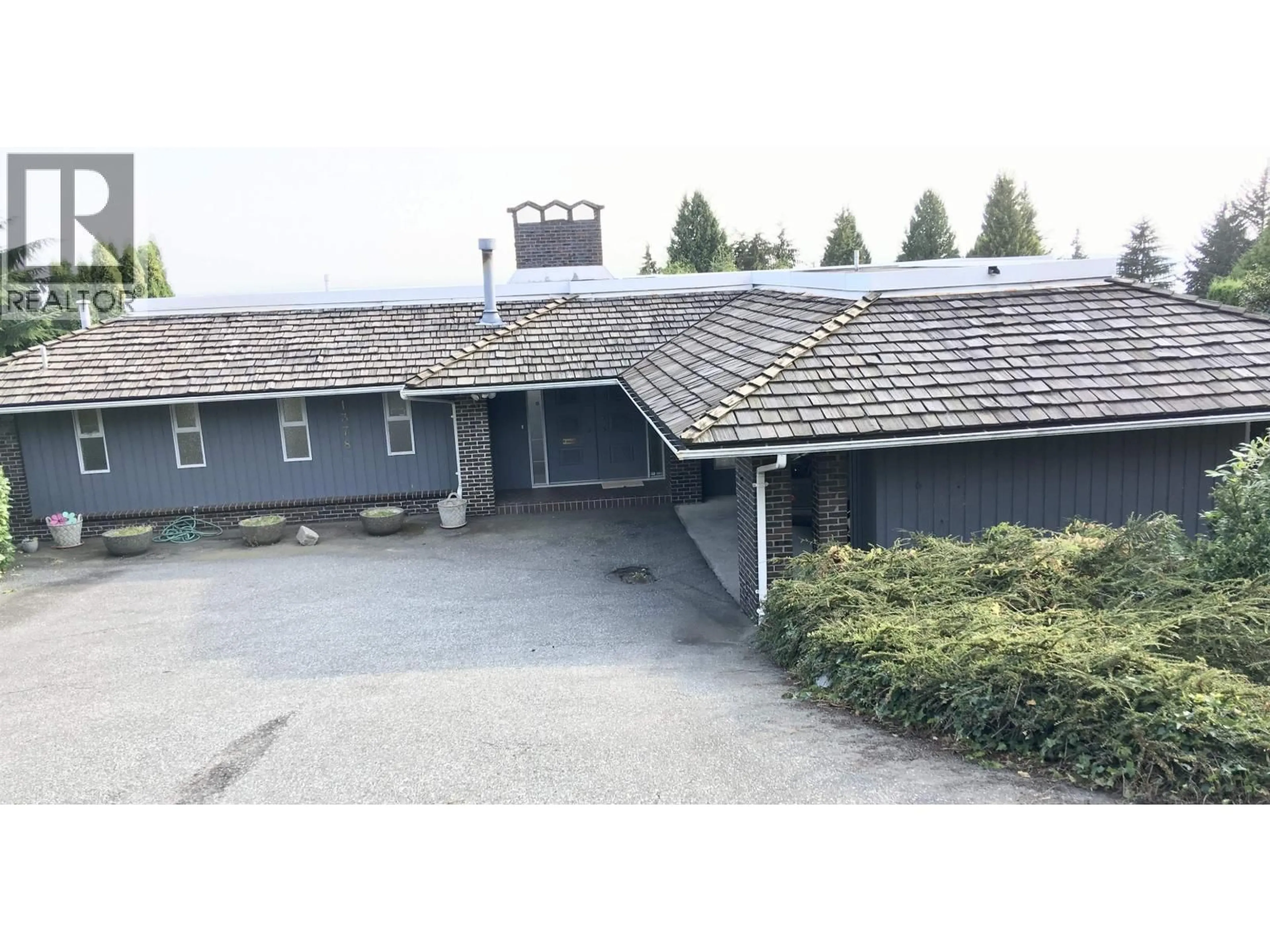 A pic from outside/outdoor area/front of a property/back of a property/a pic from drone, unknown for 1378 CHARTWELL DRIVE, West Vancouver British Columbia V7S2R5