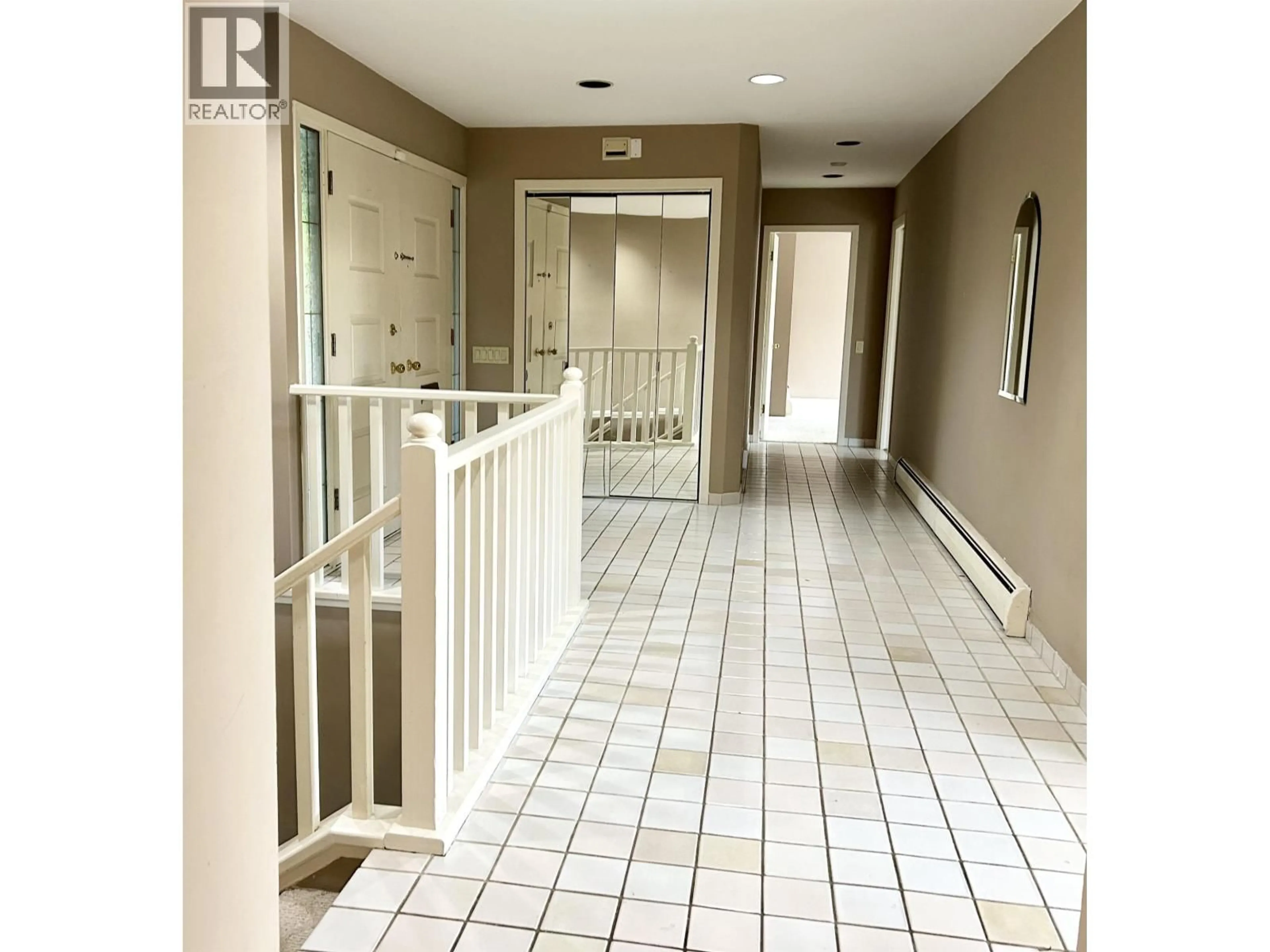 Indoor foyer for 1378 CHARTWELL DRIVE, West Vancouver British Columbia V7S2R5