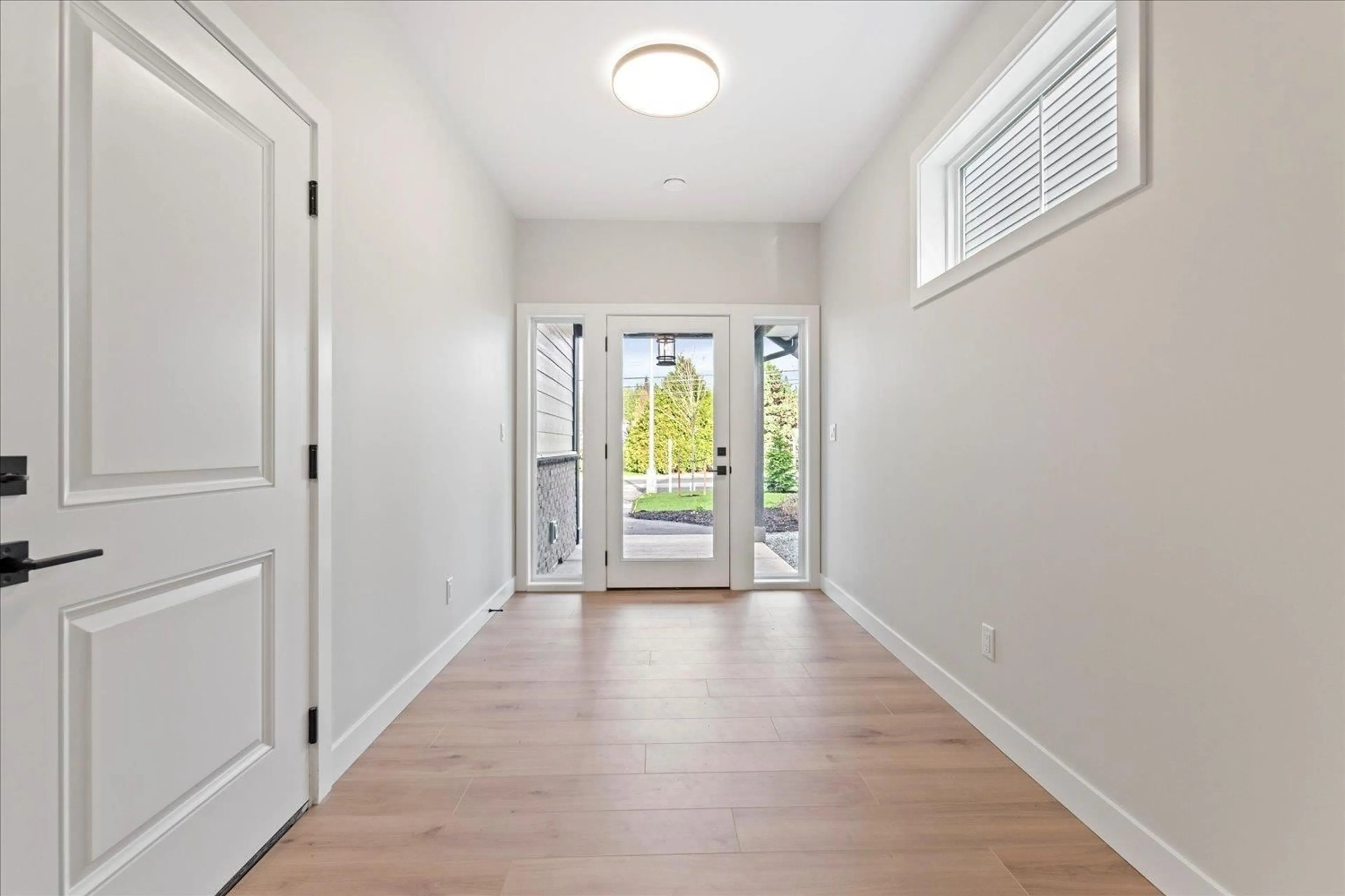 Indoor entryway for 44444 KEITH WILSON ROAD, Chilliwack British Columbia V2R4B6