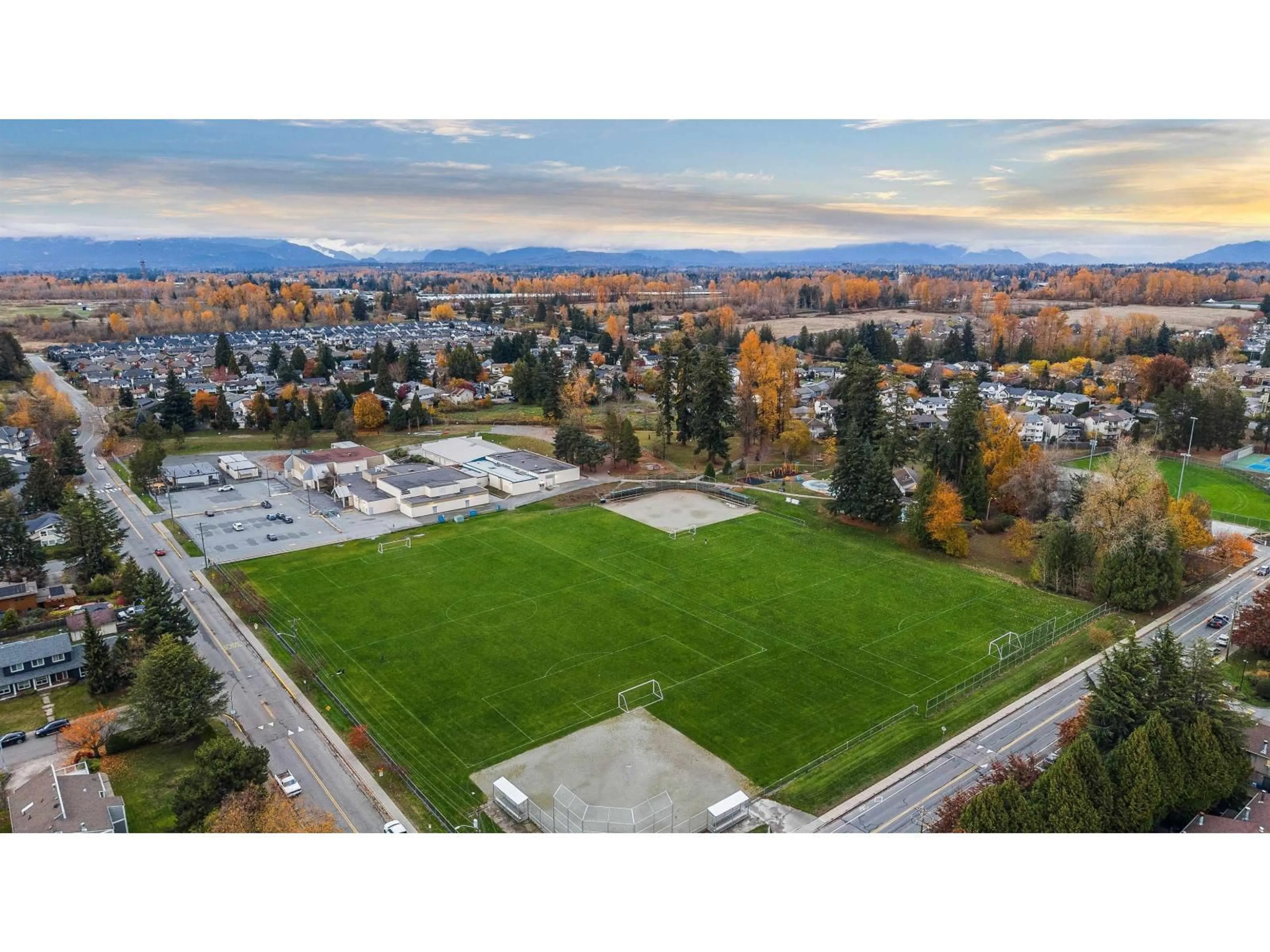 A pic from outside/outdoor area/front of a property/back of a property/a pic from drone, mountain view for 27177 33A AVENUE, Langley British Columbia V4W3H5