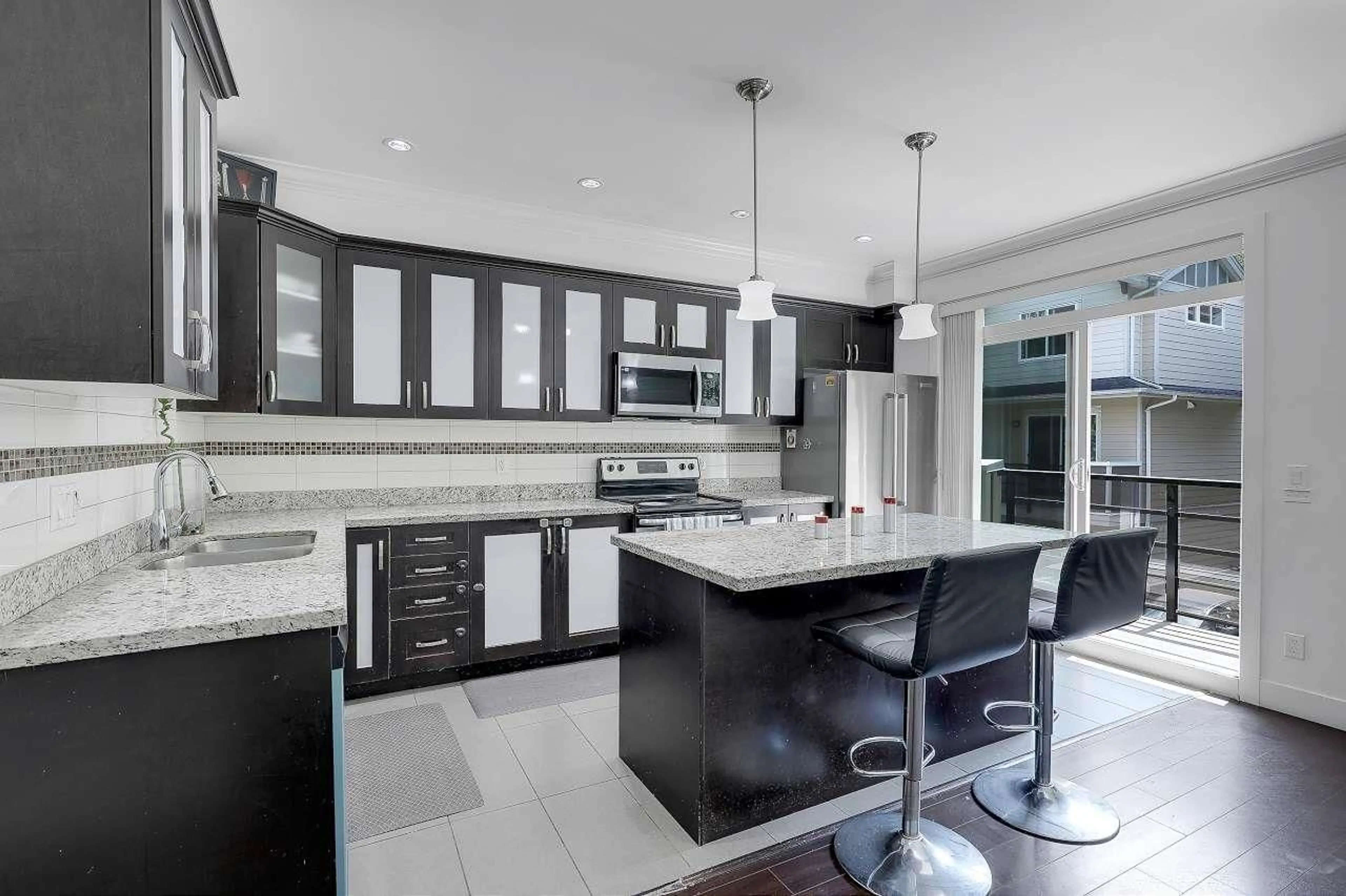 Contemporary kitchen, ceramic/tile floor for 9 - 6383 140 STREET, Surrey British Columbia V3W0E9