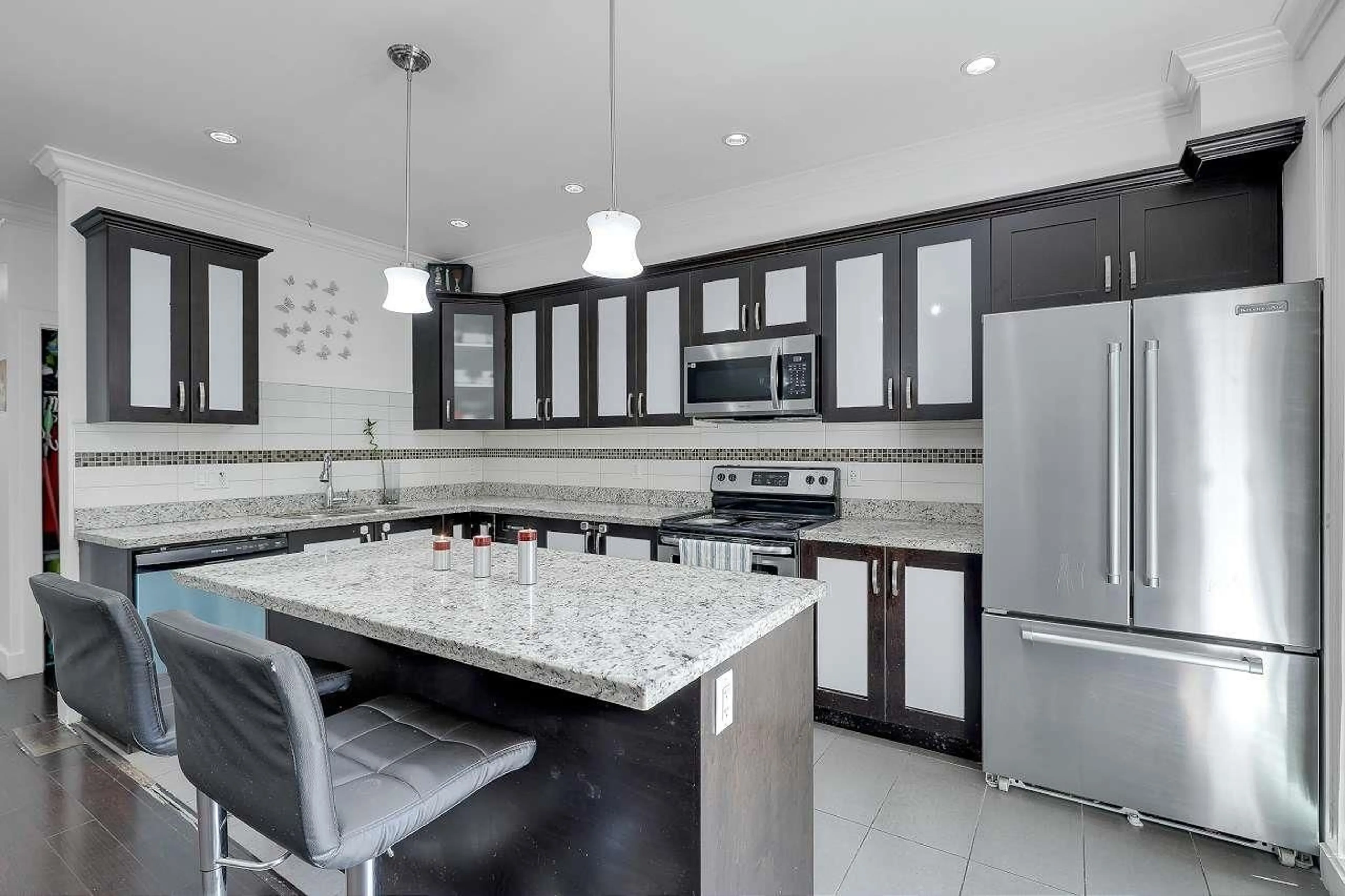 Contemporary kitchen, ceramic/tile floor for 9 - 6383 140 STREET, Surrey British Columbia V3W0E9