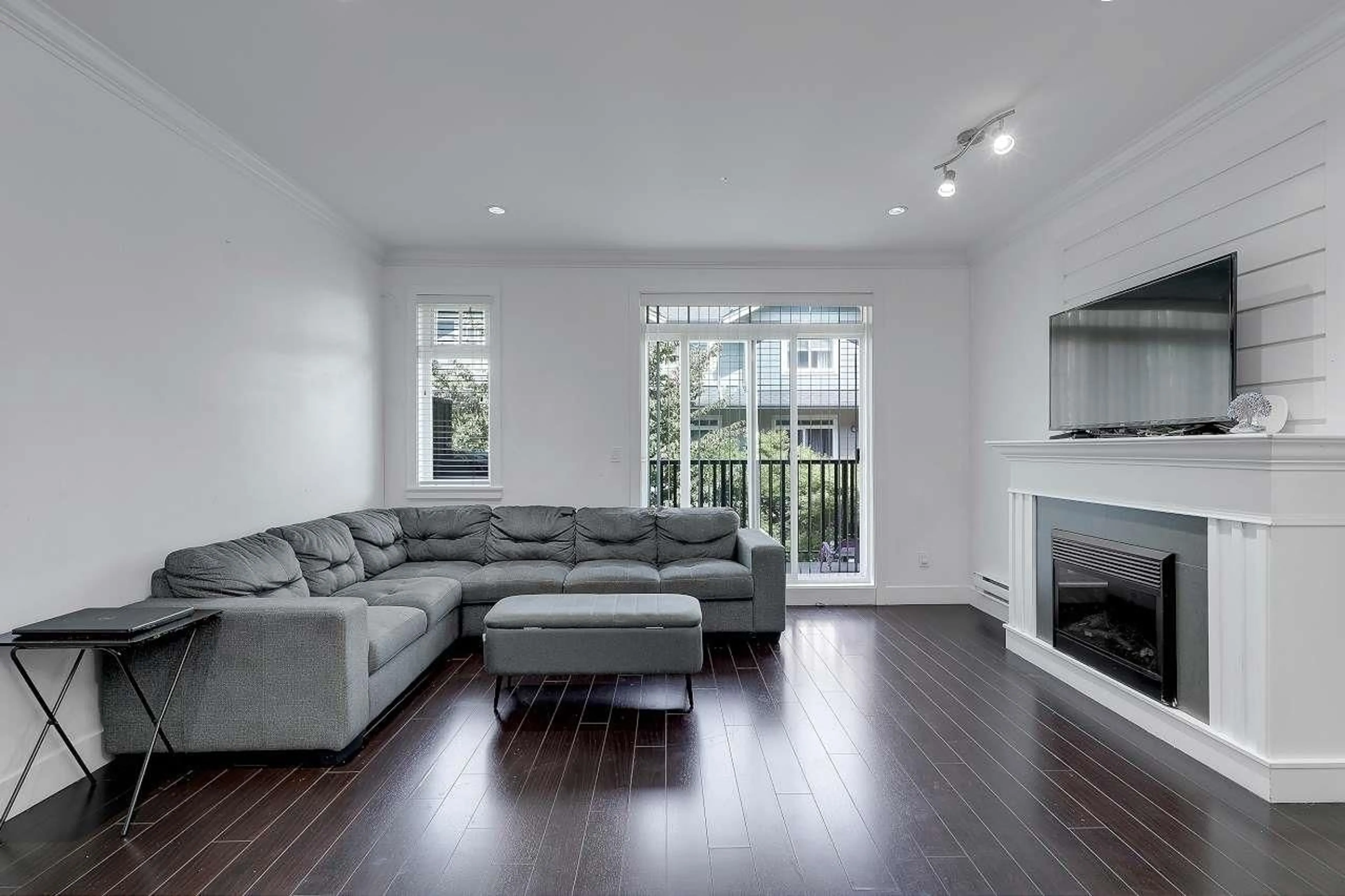 Living room with furniture, unknown for 9 - 6383 140 STREET, Surrey British Columbia V3W0E9