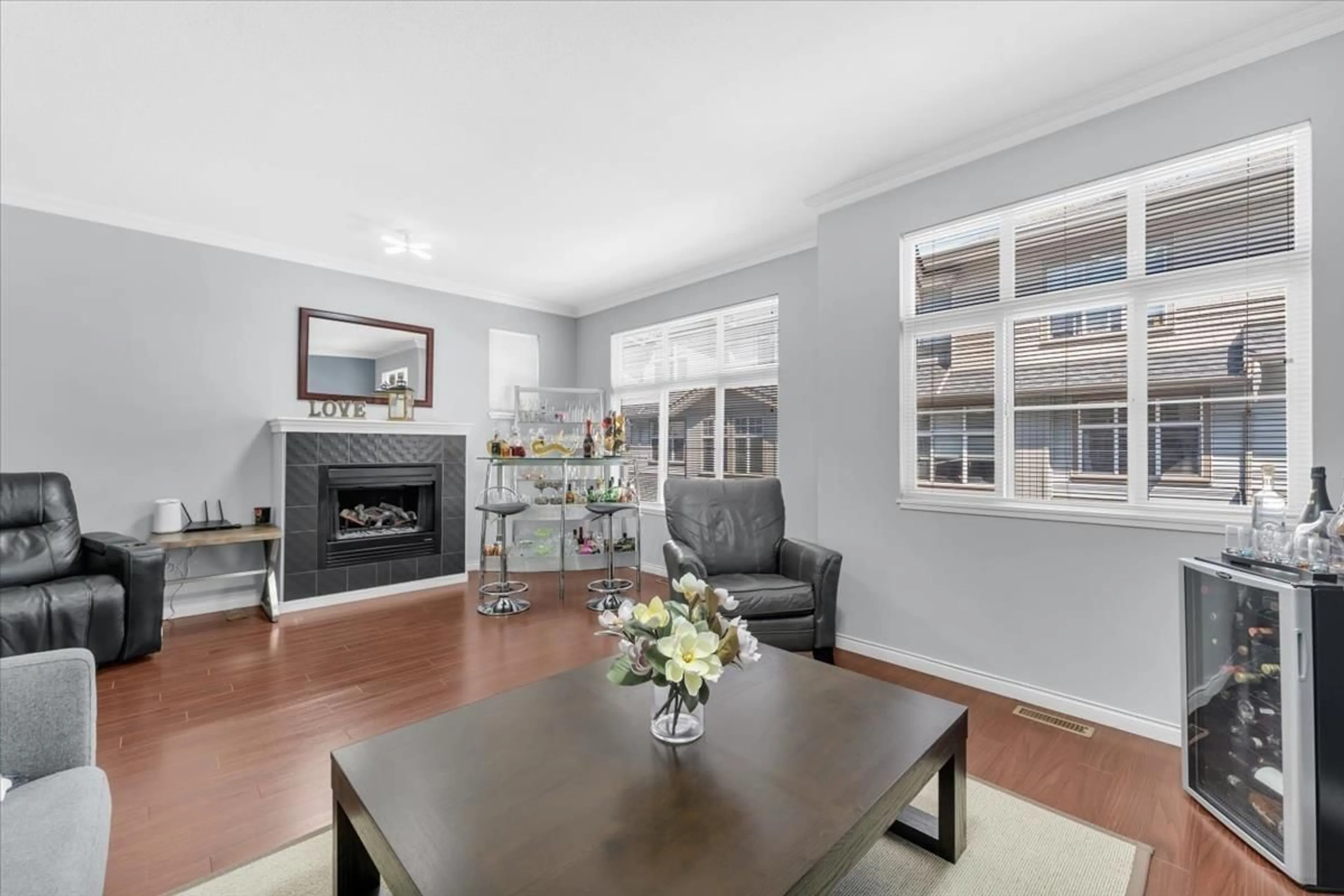 Living room with furniture, wood/laminate floor for 7 - 7518 138 STREET, Surrey British Columbia V3W1S1