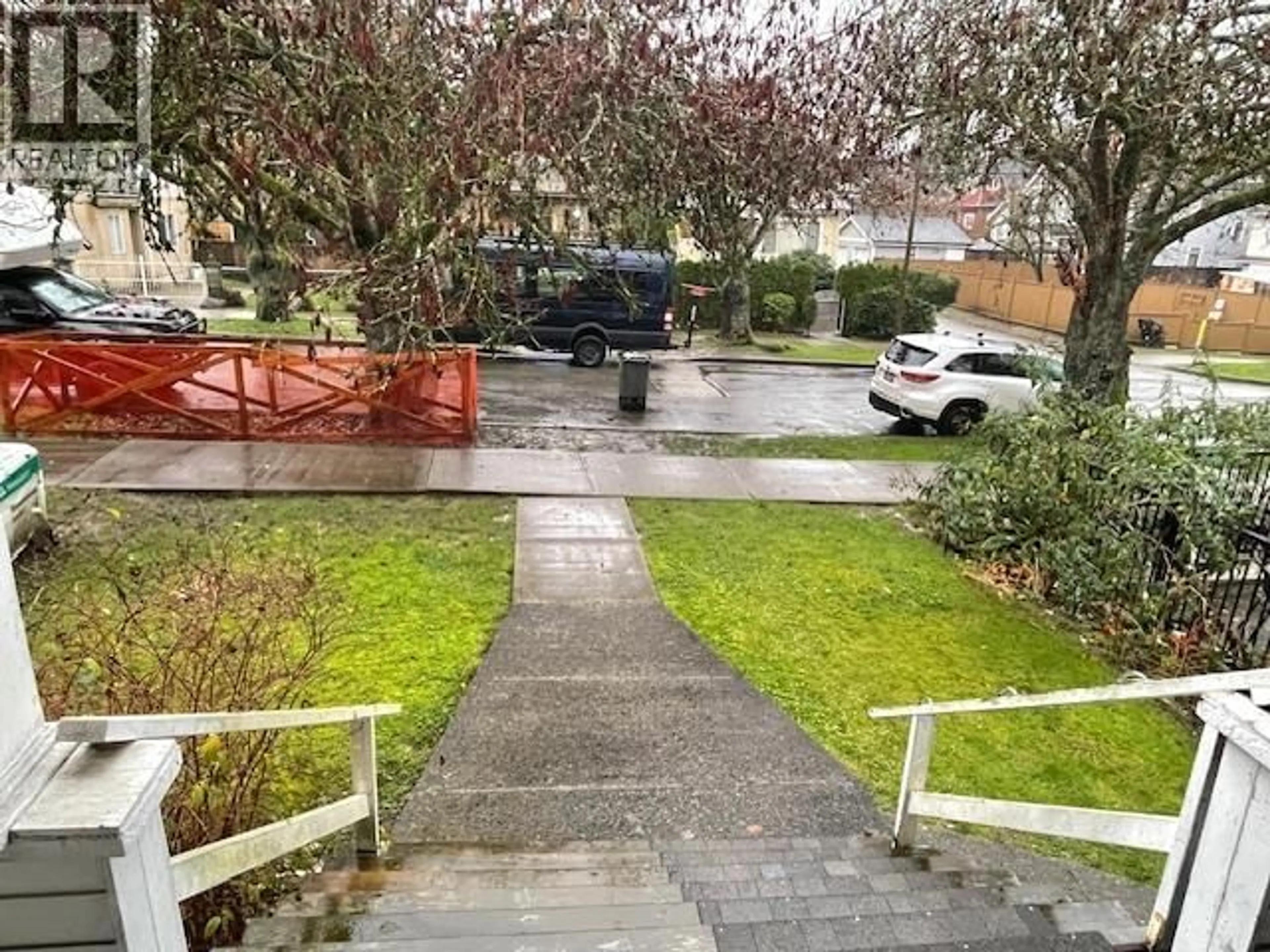 A pic from outside/outdoor area/front of a property/back of a property/a pic from drone, street for 3034 GLEN DRIVE, Vancouver British Columbia V5T4C1