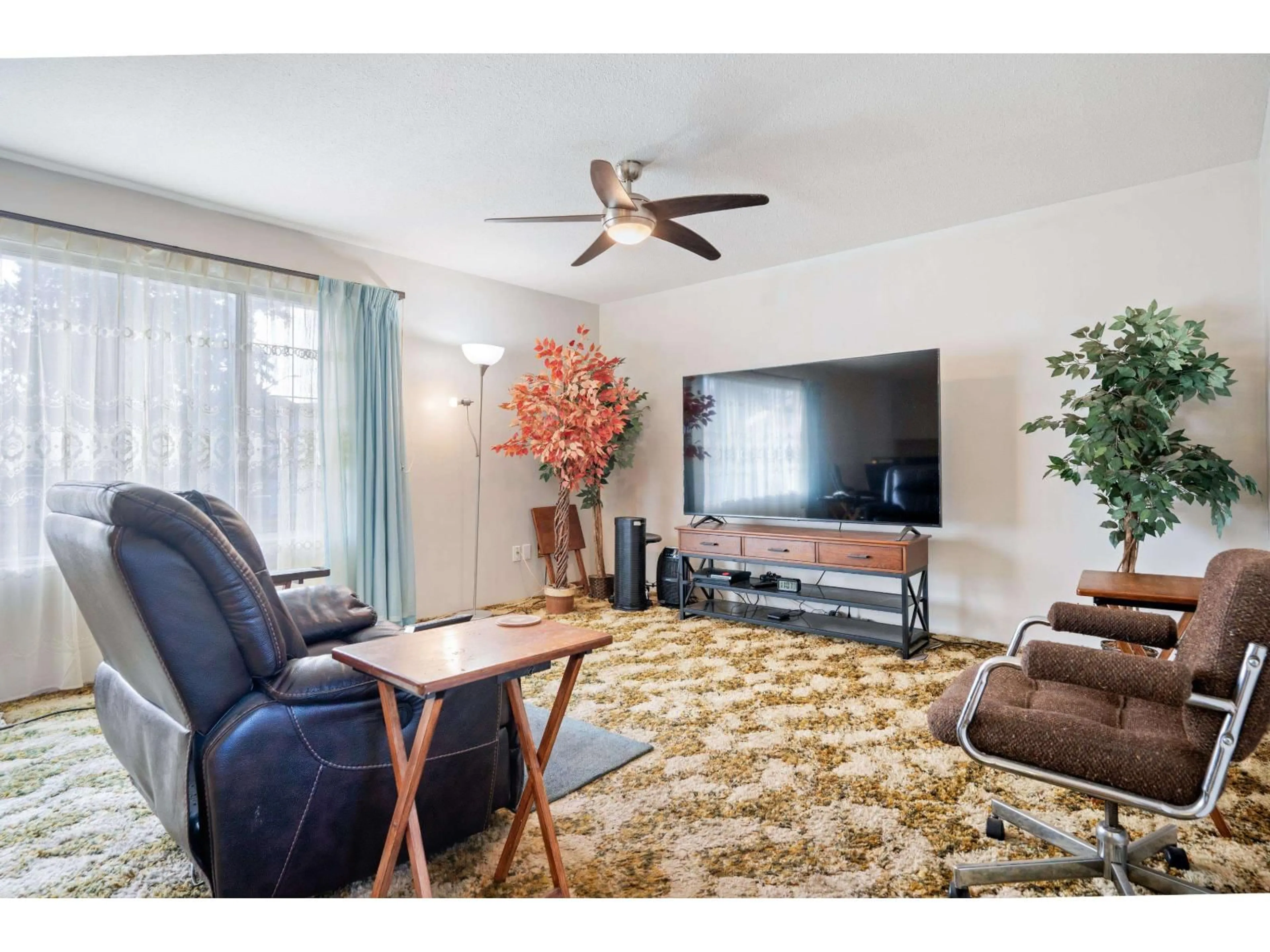 Living room with furniture, unknown for 6055 172 STREET, Surrey British Columbia V3S4Y2