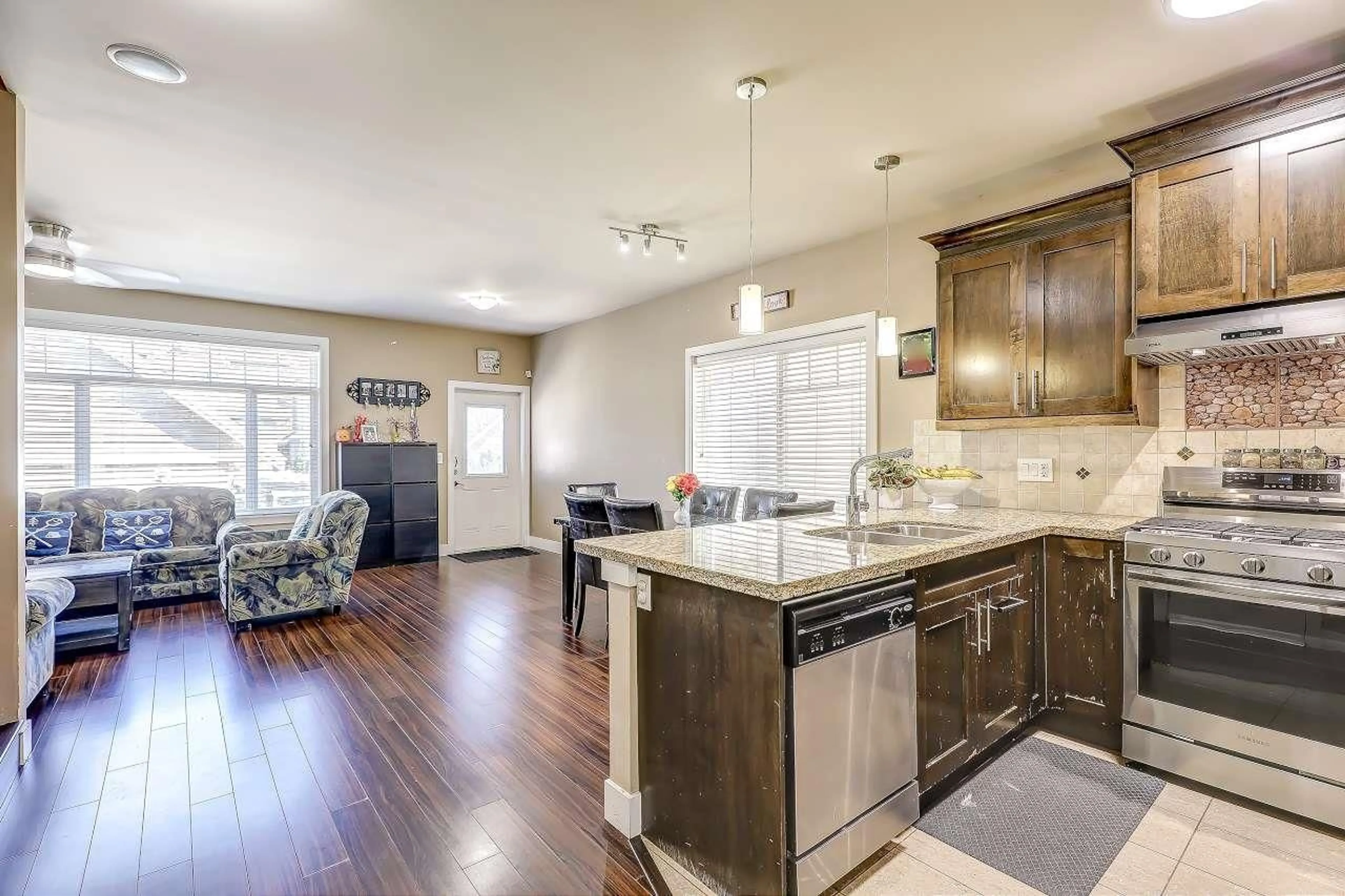 Open concept kitchen, unknown for 13987 64 AVENUE, Surrey British Columbia V3W1Y7