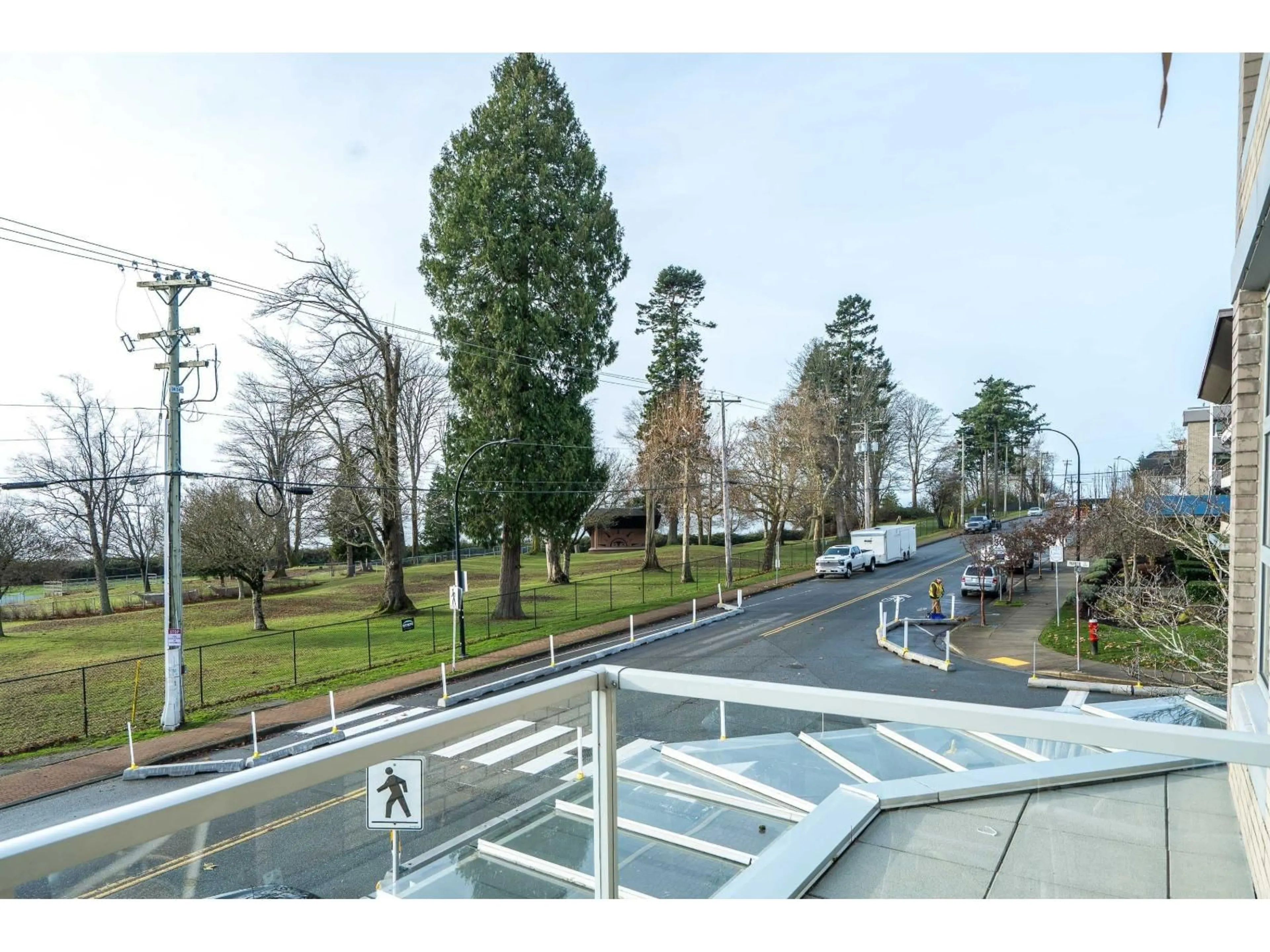 A pic from outside/outdoor area/front of a property/back of a property/a pic from drone, unknown for 204 - 15777 MARINE DRIVE, Surrey British Columbia V4B1E5