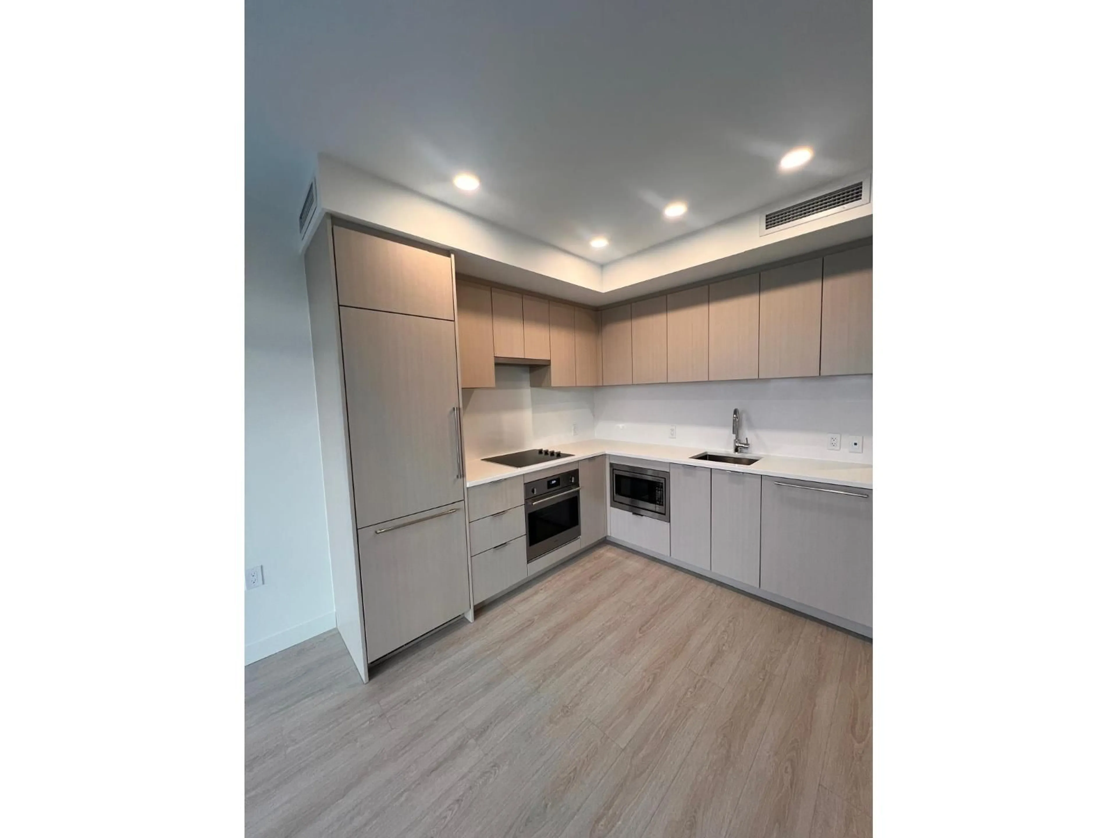 Unknown for 606 - 13675 107A AVENUE, Surrey British Columbia V3T0X3