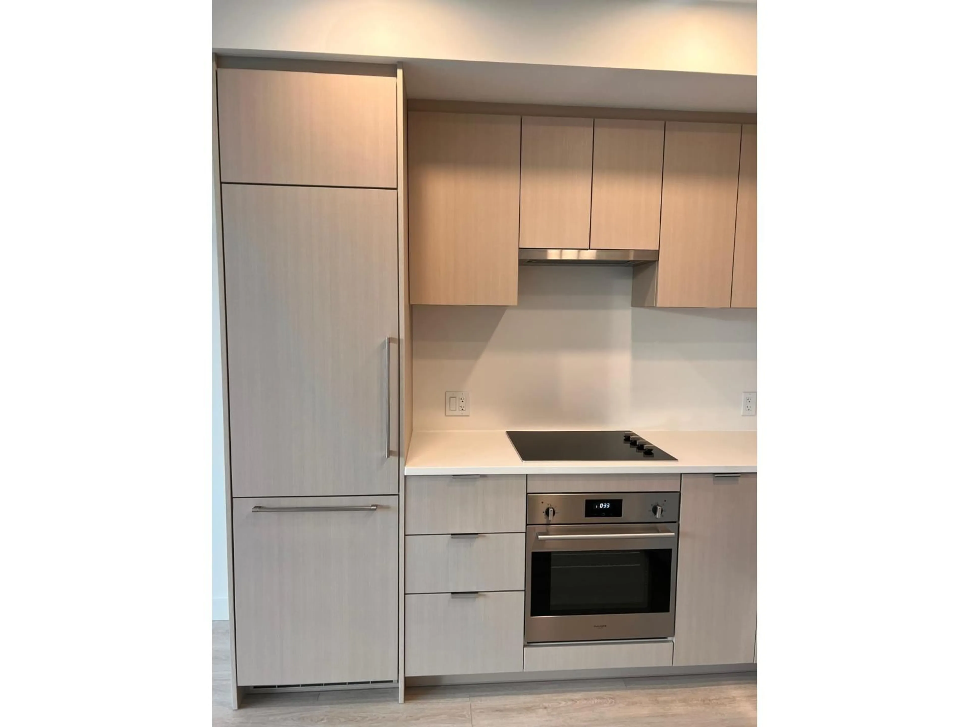 Standard kitchen, unknown for 606 - 13675 107A AVENUE, Surrey British Columbia V3T0X3