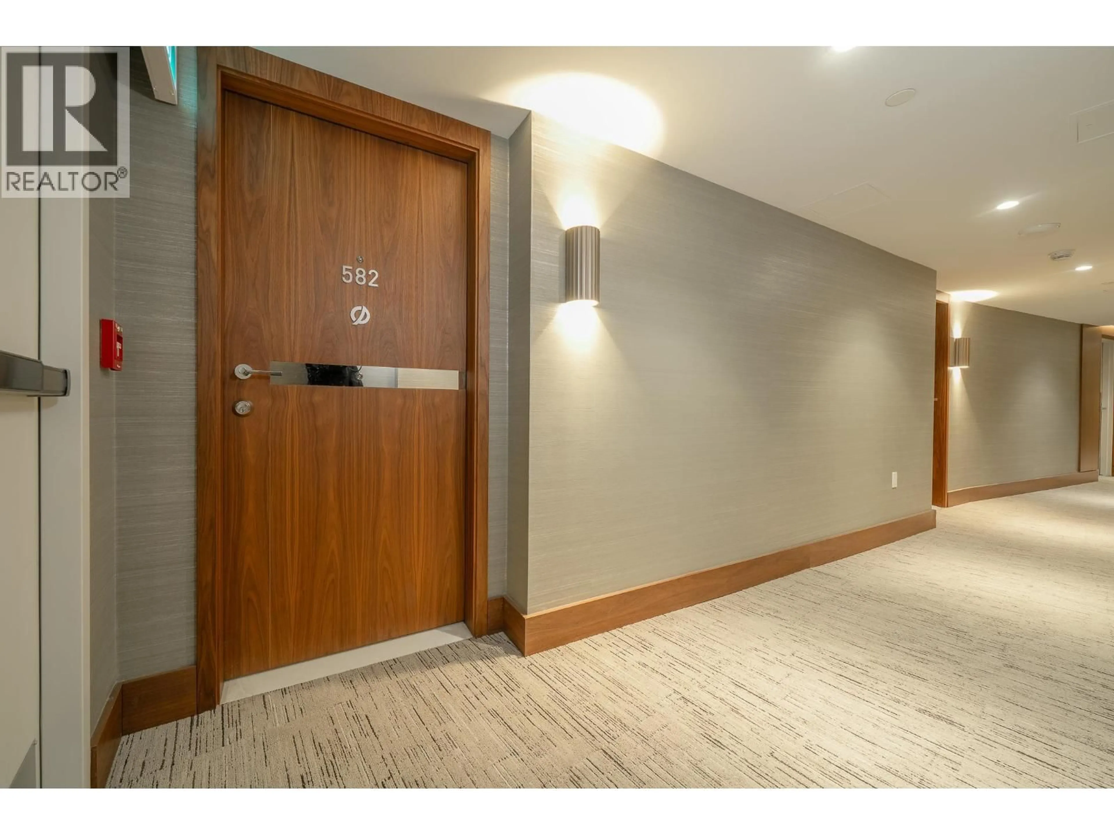 Indoor foyer for 582 - 8608 HAZELBRIDGE WAY, Richmond British Columbia V6X0W2