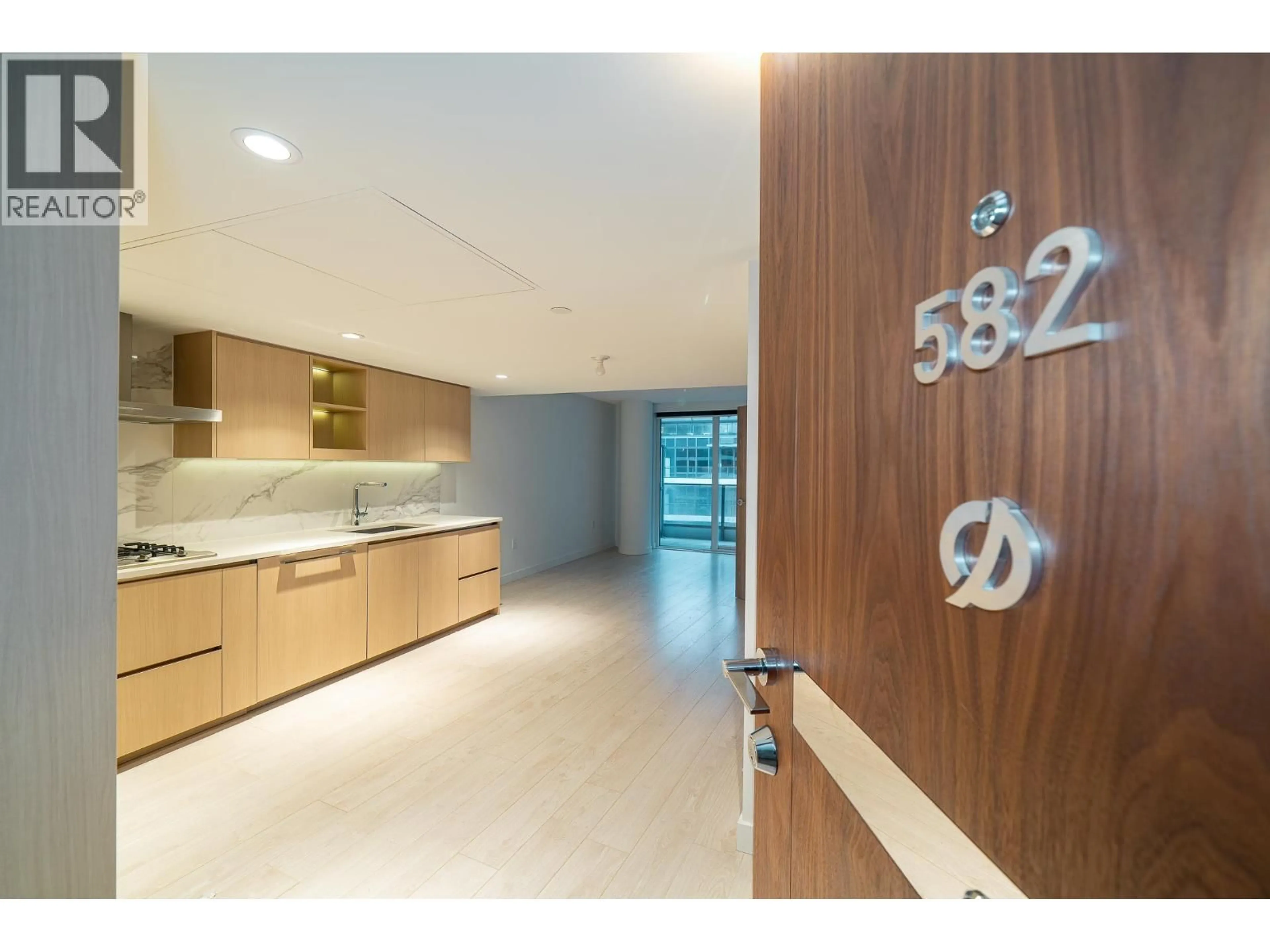 Indoor foyer for 582 - 8608 HAZELBRIDGE WAY, Richmond British Columbia V6X0W2