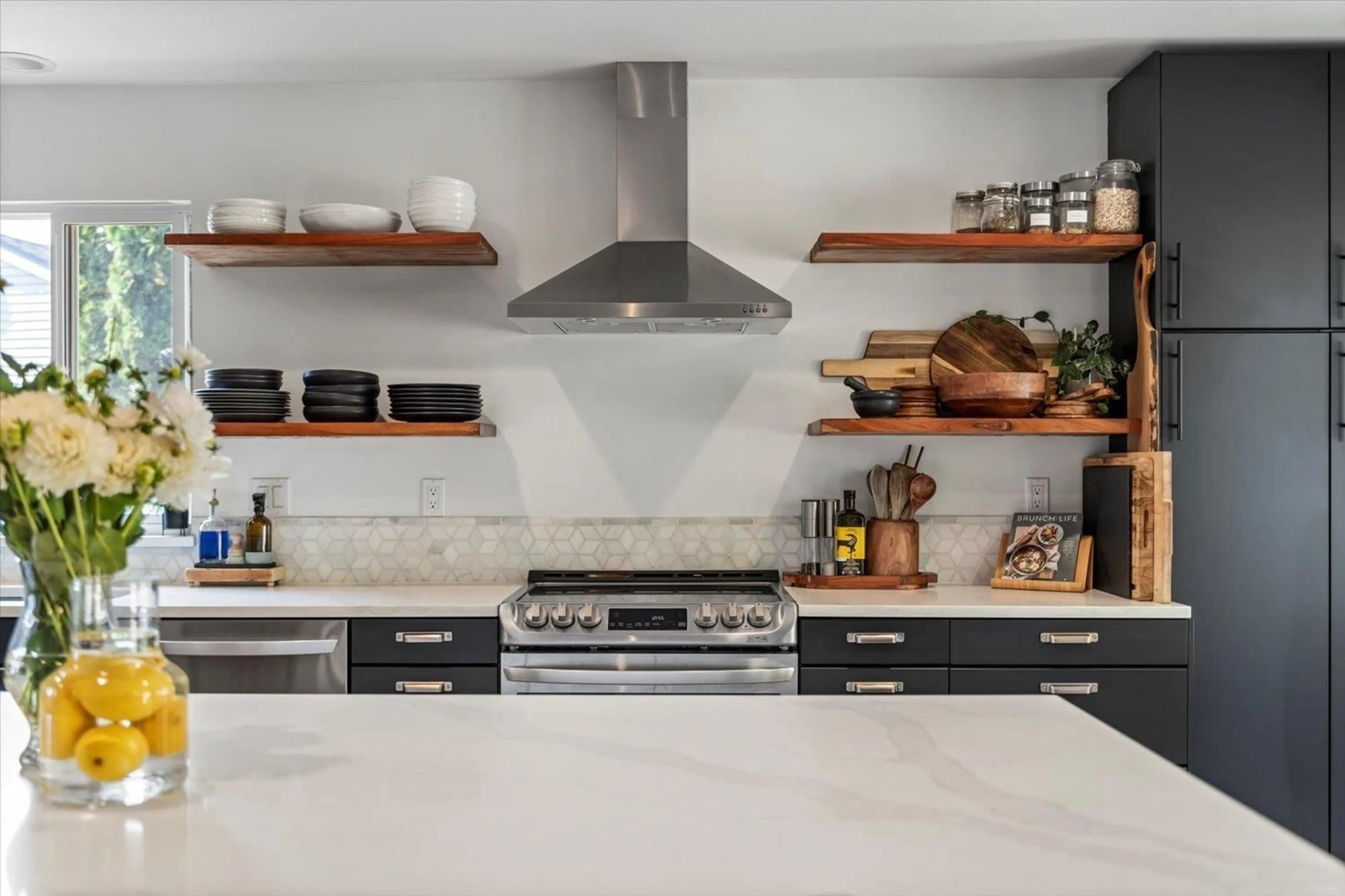 Contemporary kitchen, ceramic/tile floor for 36125 MARSHALL ROAD, Abbotsford British Columbia V3G2W9