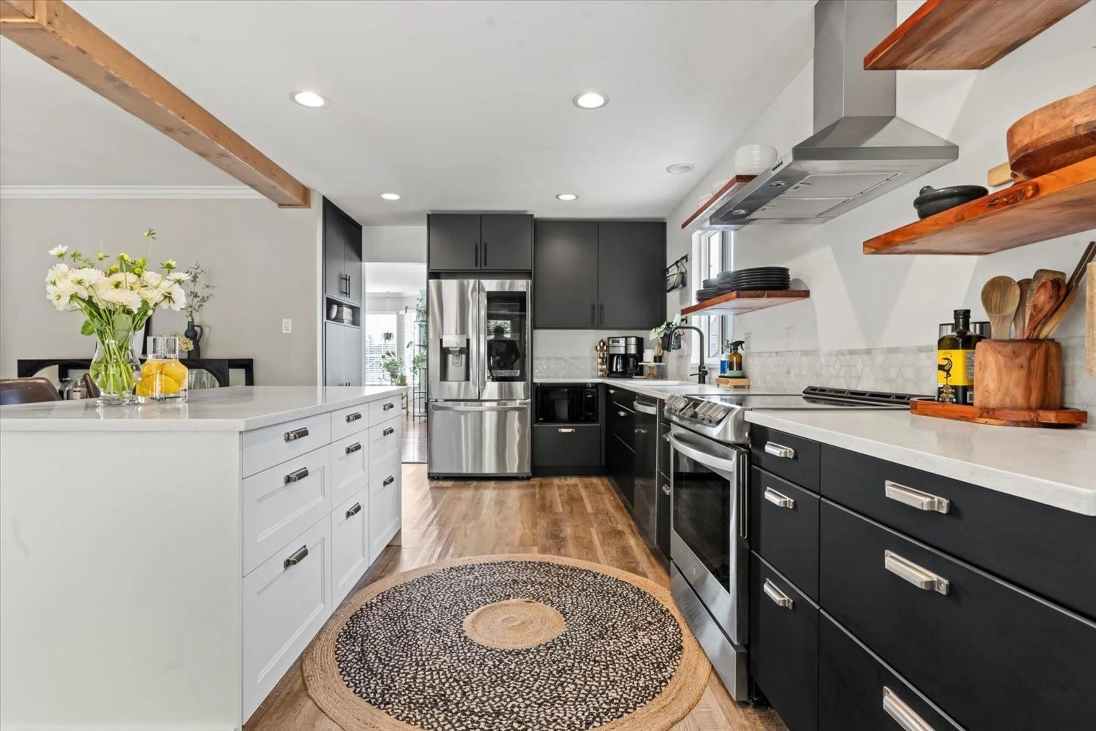 Contemporary kitchen, ceramic/tile floor for 36125 MARSHALL ROAD, Abbotsford British Columbia V3G2W9