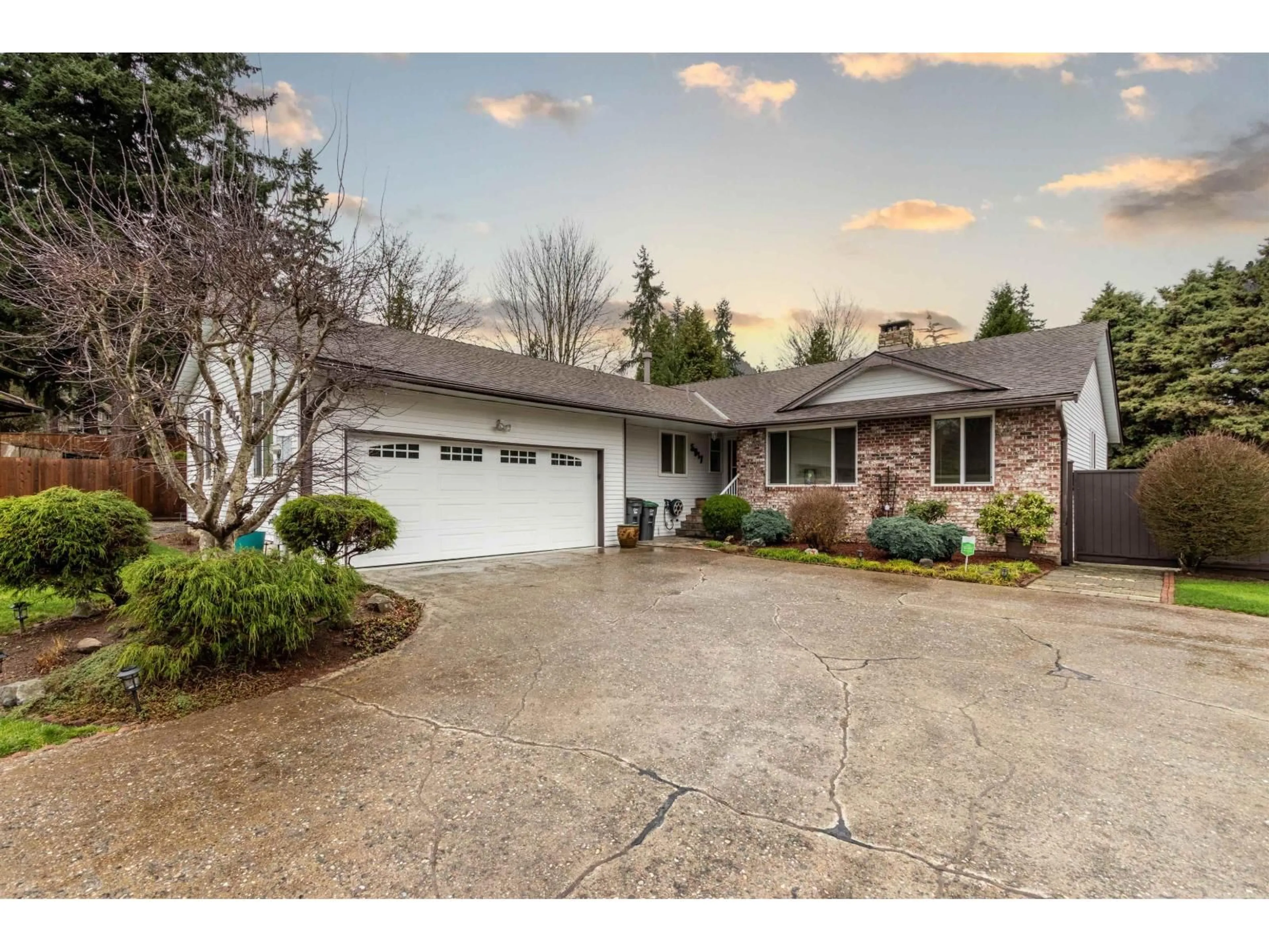 Unknown for 5917 KILDARE PLACE, Surrey British Columbia V3S6B2