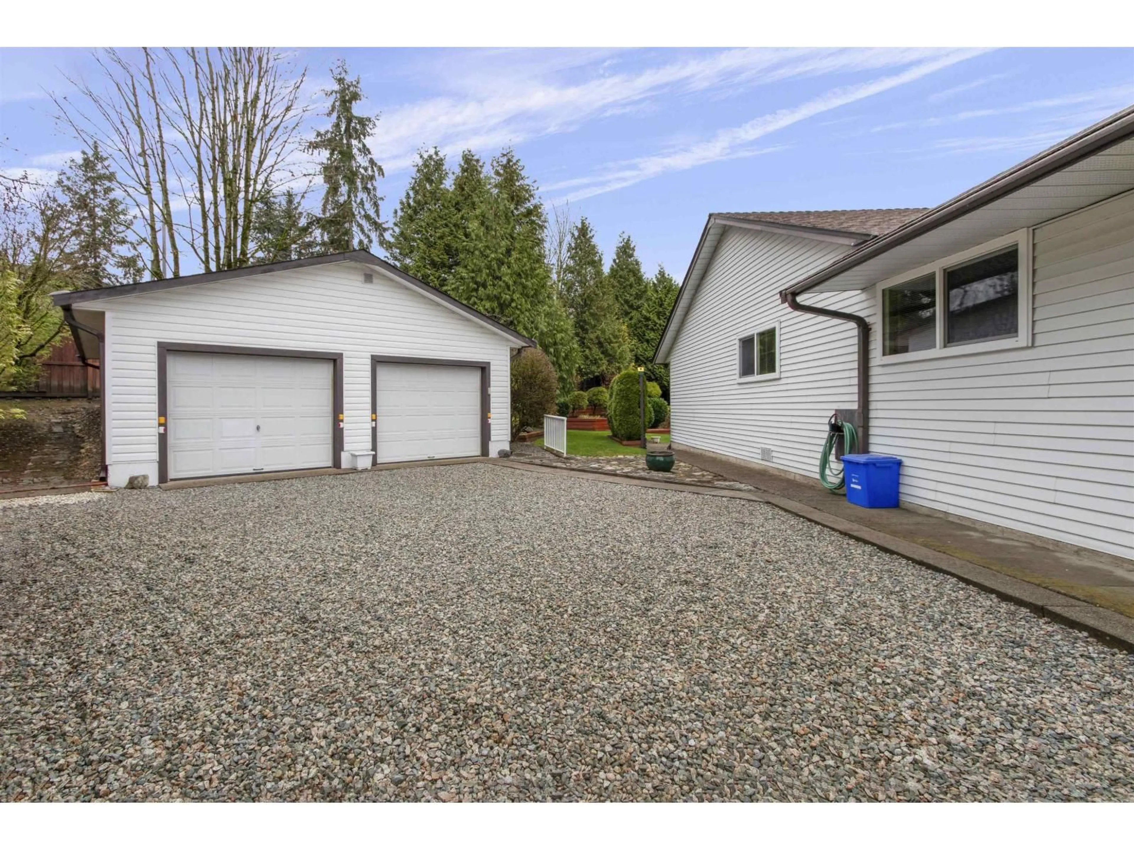 Indoor garage for 5917 KILDARE PLACE, Surrey British Columbia V3S6B2