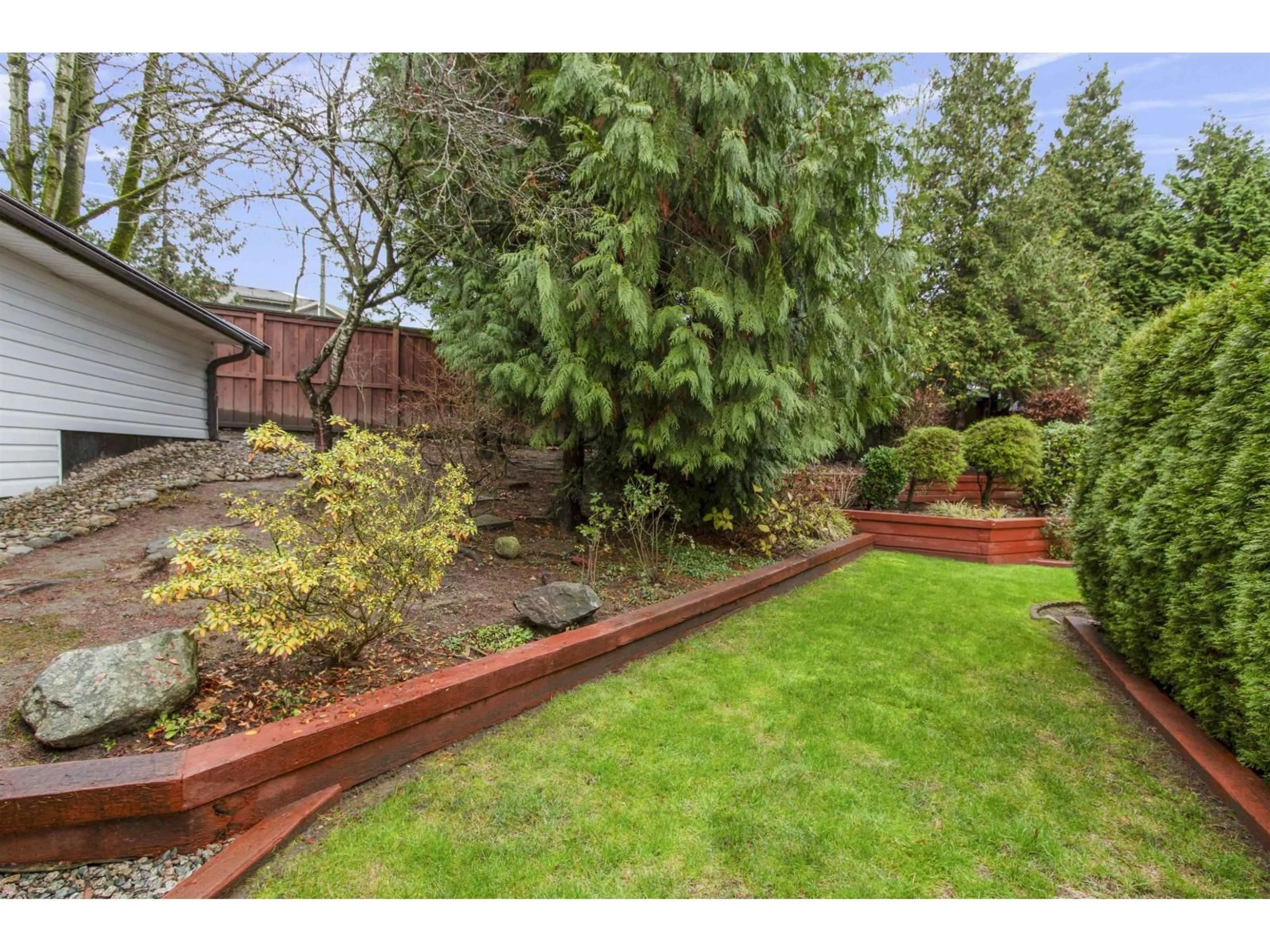 A pic from outside/outdoor area/front of a property/back of a property/a pic from drone, street for 5917 KILDARE PLACE, Surrey British Columbia V3S6B2