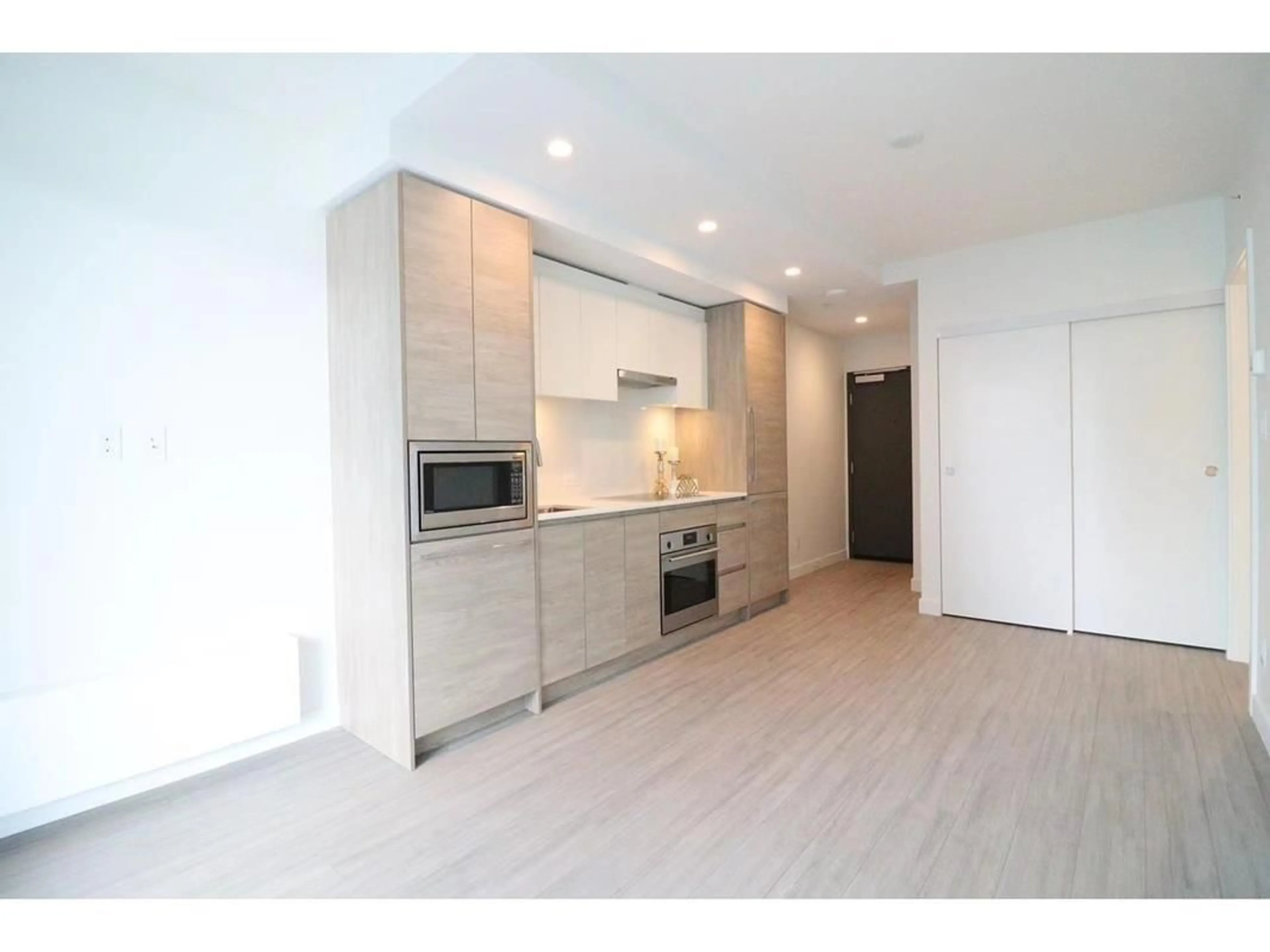Open concept kitchen, wood/laminate floor for 1607 - 13615 FRASER HIGHWAY, Surrey British Columbia V3T0P7