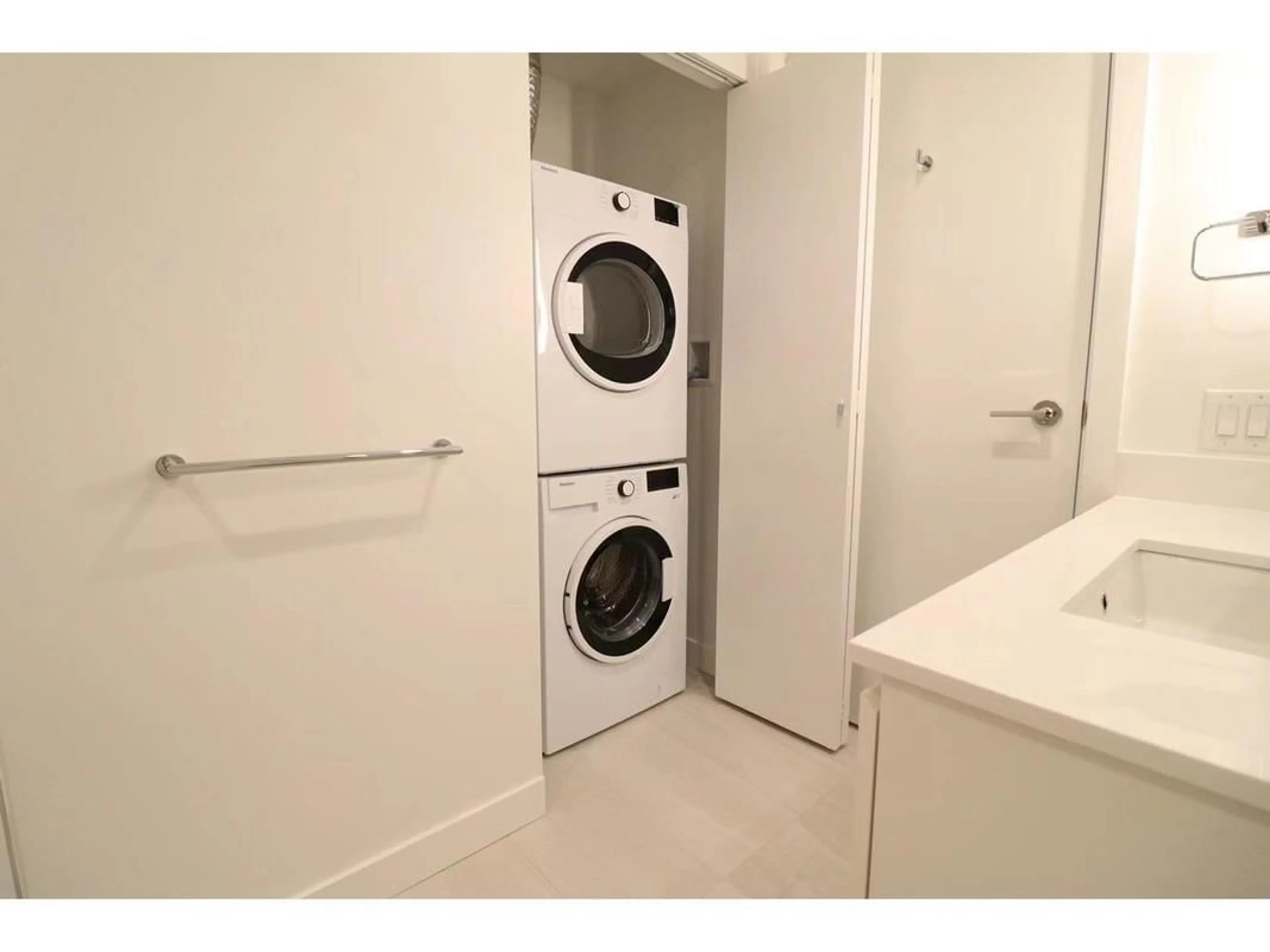 Laundry room for 1607 - 13615 FRASER HIGHWAY, Surrey British Columbia V3T0P7