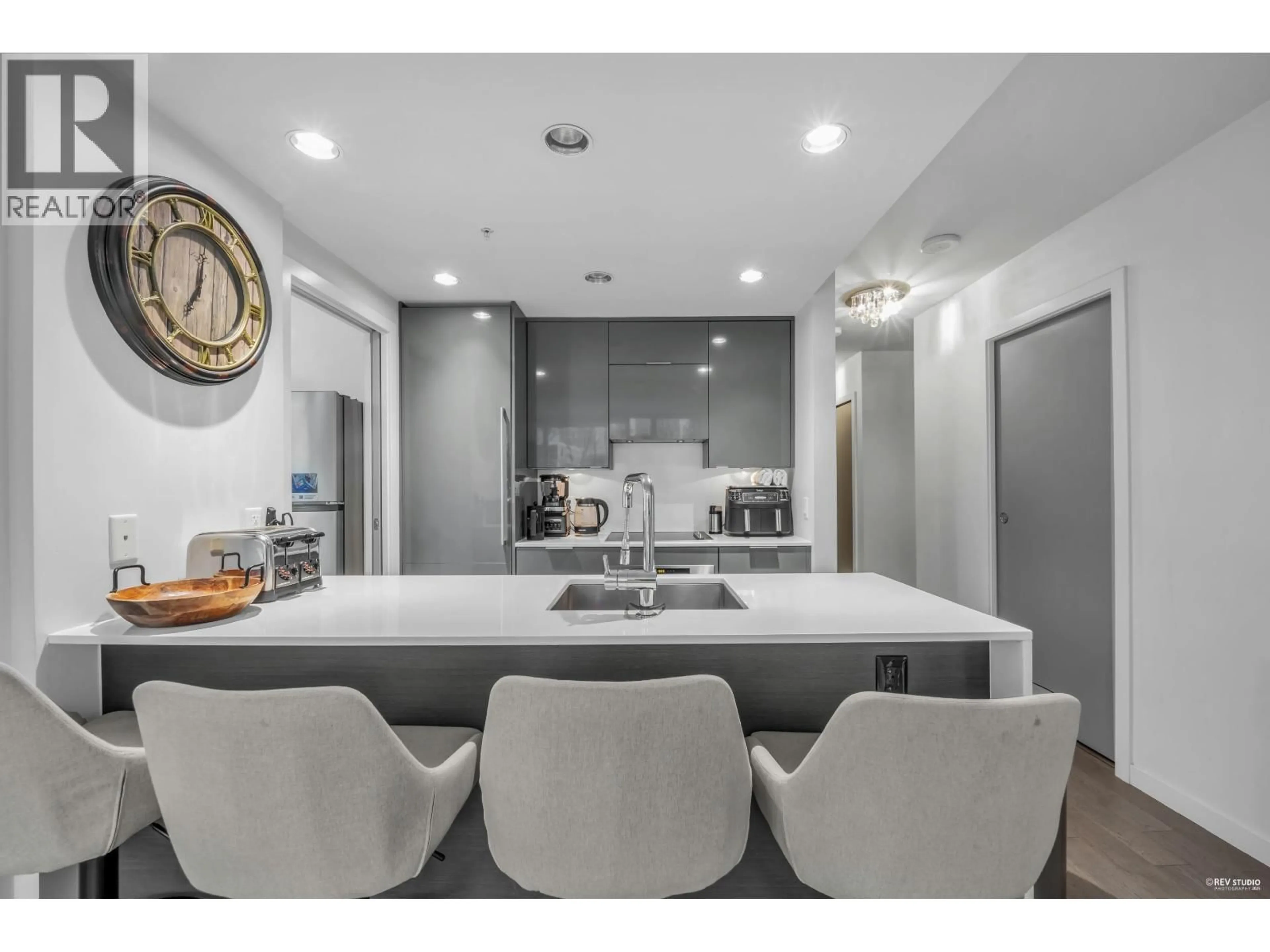 Open concept kitchen, ceramic/tile floor for 309 - 161 W GEORGIA STREET, Vancouver British Columbia V6B0K9