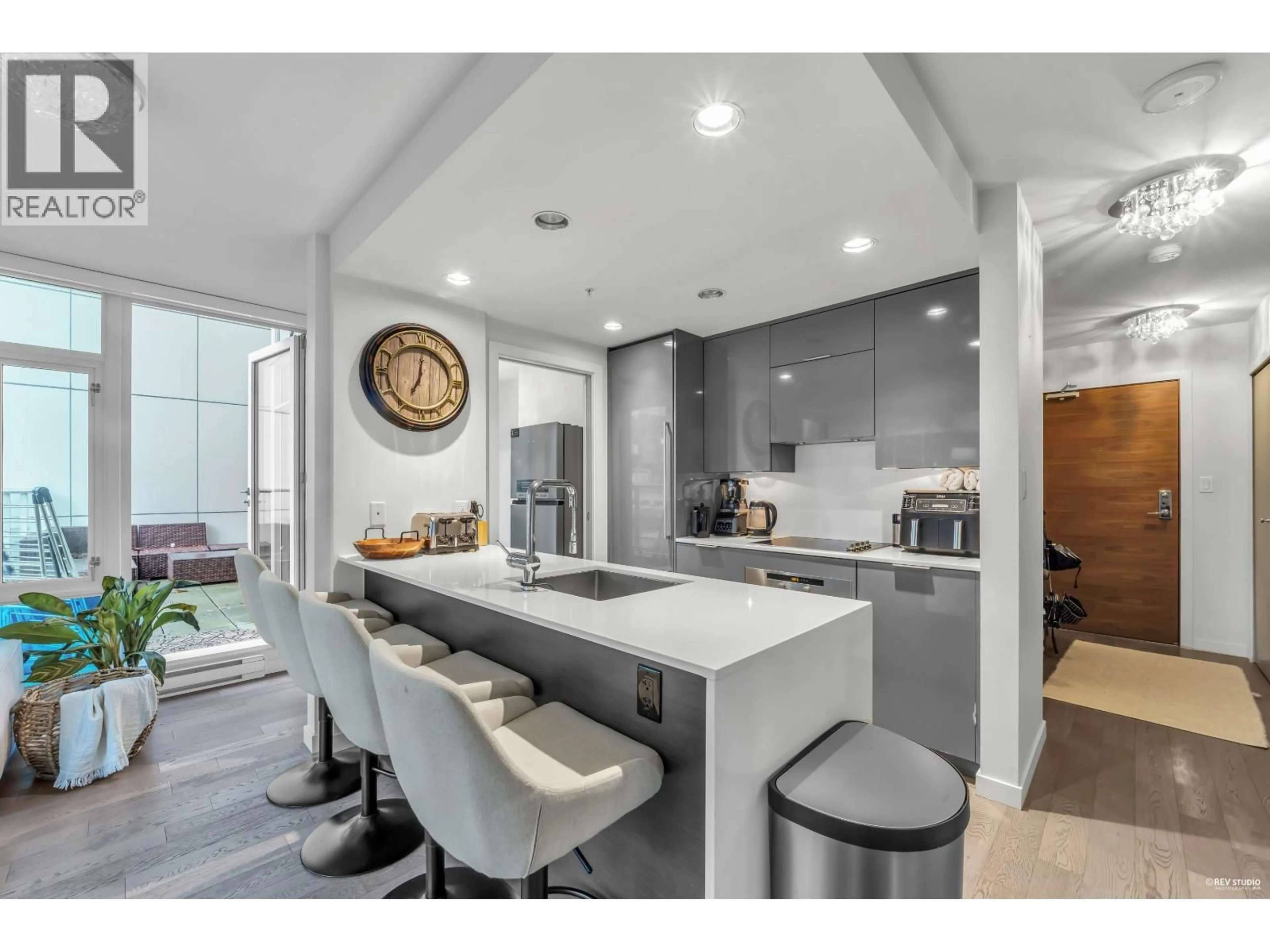 Open concept kitchen, ceramic/tile floor for 309 - 161 W GEORGIA STREET, Vancouver British Columbia V6B0K9