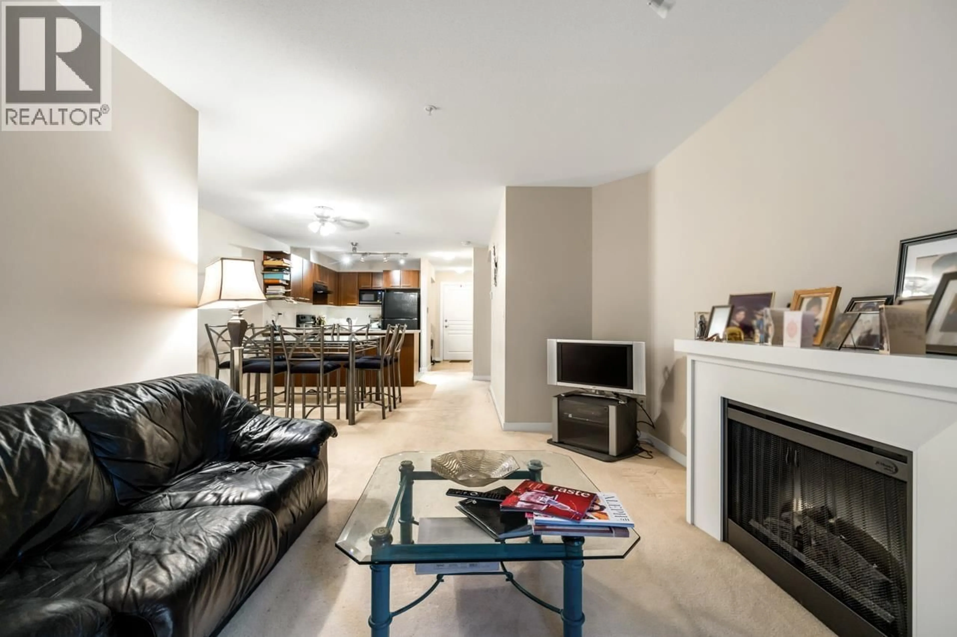 Living room with furniture, unknown for 210 - 4868 BRENTWOOD DRIVE, Burnaby British Columbia V5C0C2