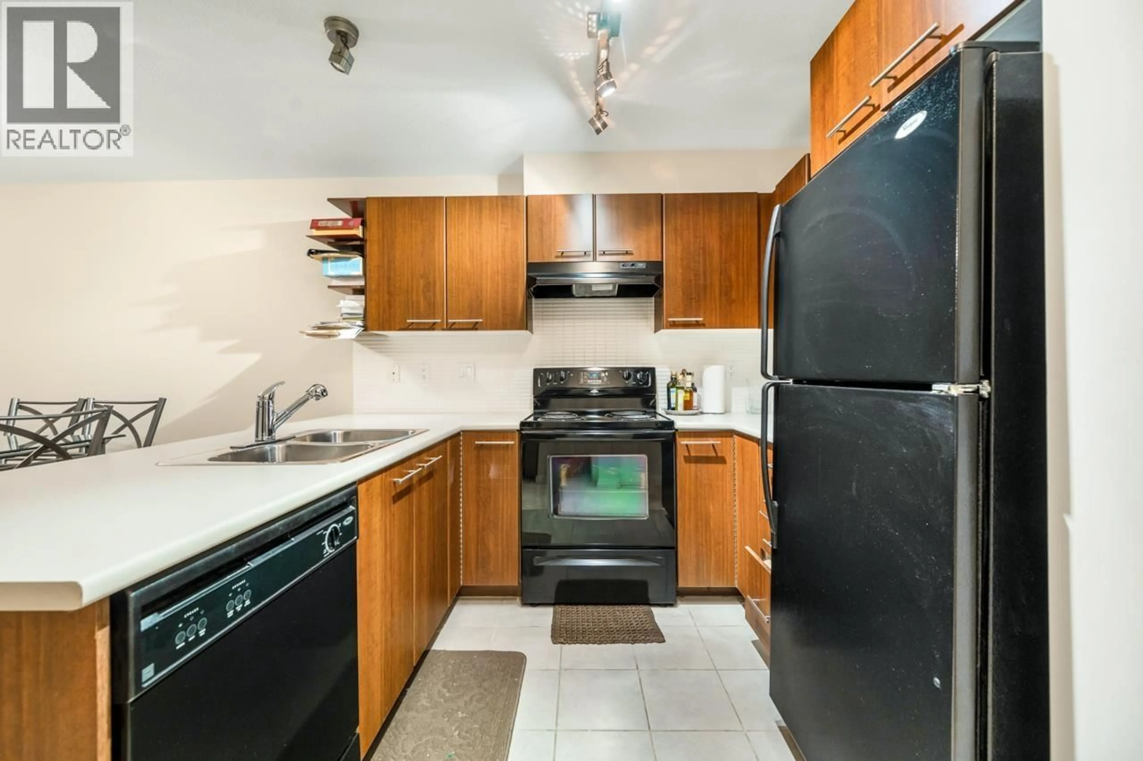 Standard kitchen, unknown for 210 - 4868 BRENTWOOD DRIVE, Burnaby British Columbia V5C0C2