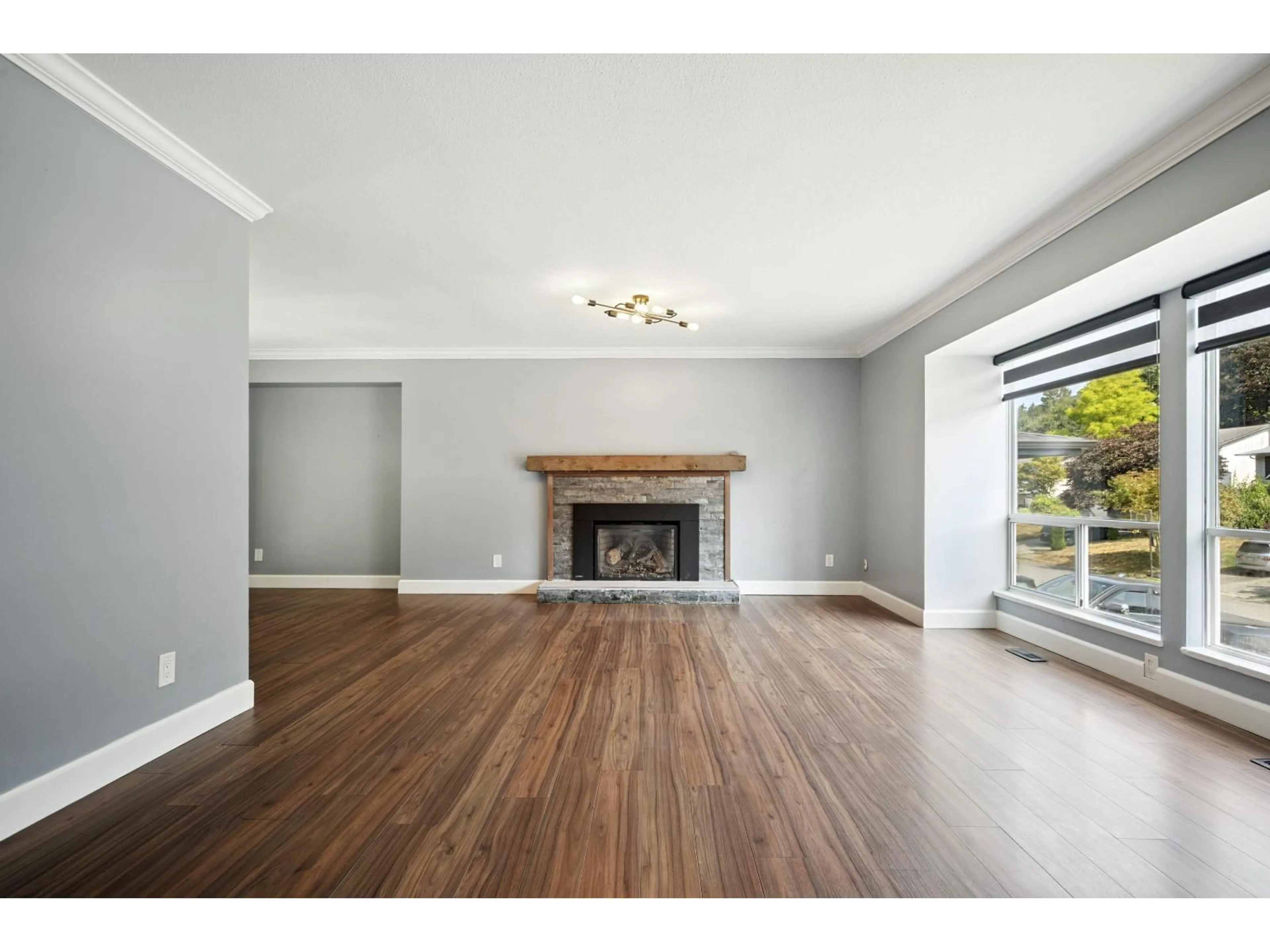 Living room with furniture, wood/laminate floor for 2311 HARPER DRIVE, Abbotsford British Columbia V3G2B2