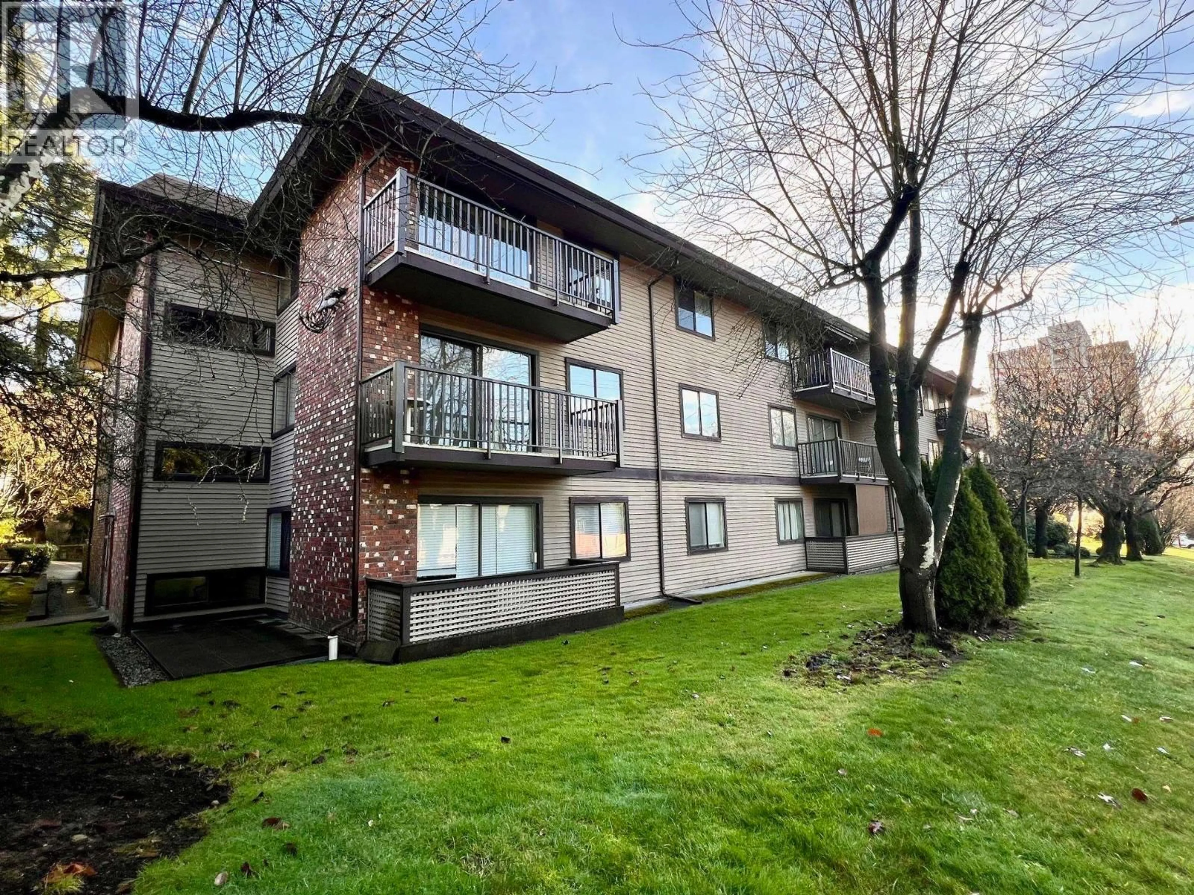 A pic from outside/outdoor area/front of a property/back of a property/a pic from drone, building for 202 - 535 BLUE MOUNTAIN STREET, Coquitlam British Columbia V3J4R2
