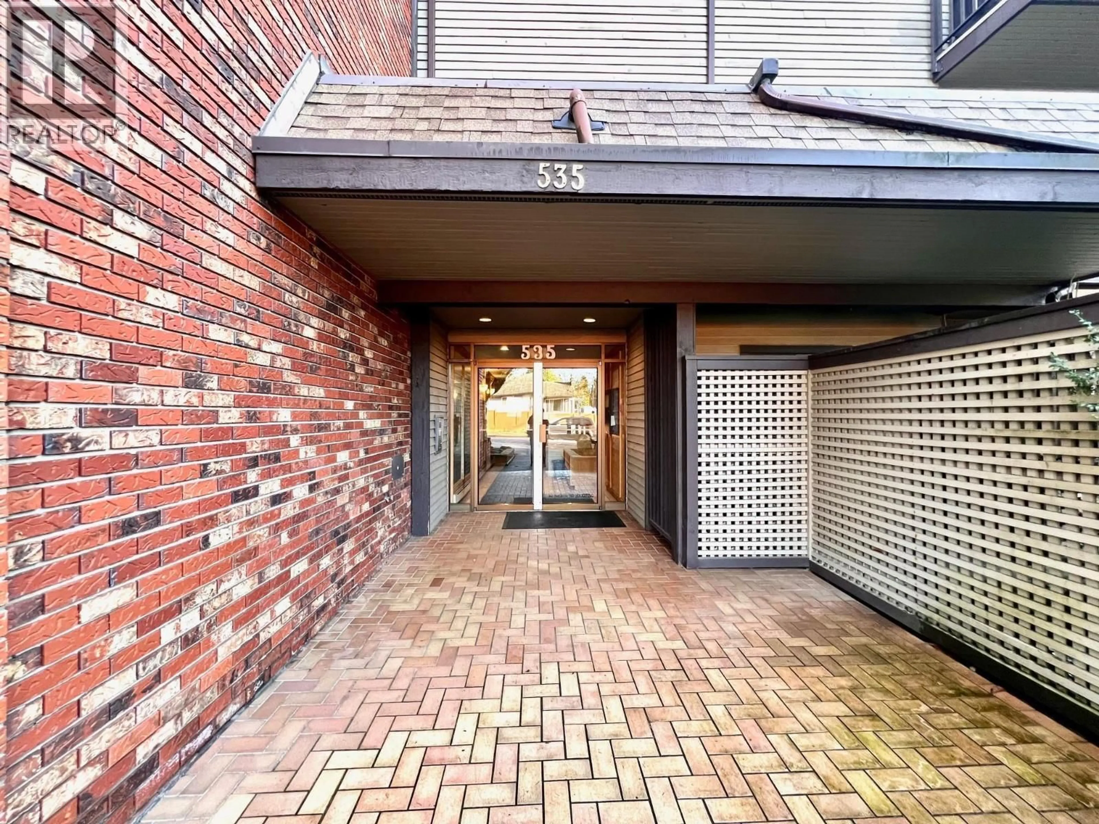 Indoor foyer for 202 - 535 BLUE MOUNTAIN STREET, Coquitlam British Columbia V3J4R2