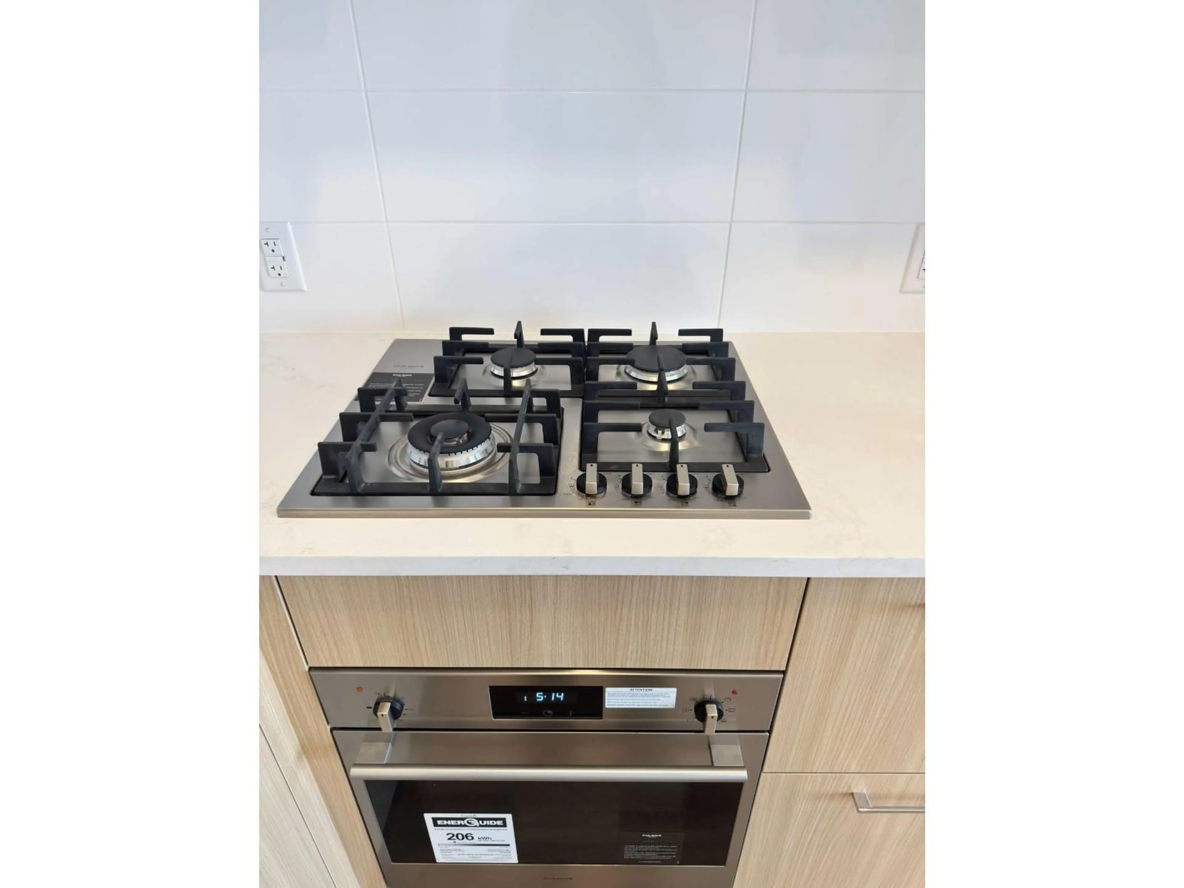 Standard kitchen, unknown for 2008 - 9675 KING GEORGE BOULEVARD, Surrey British Columbia V3T0T7