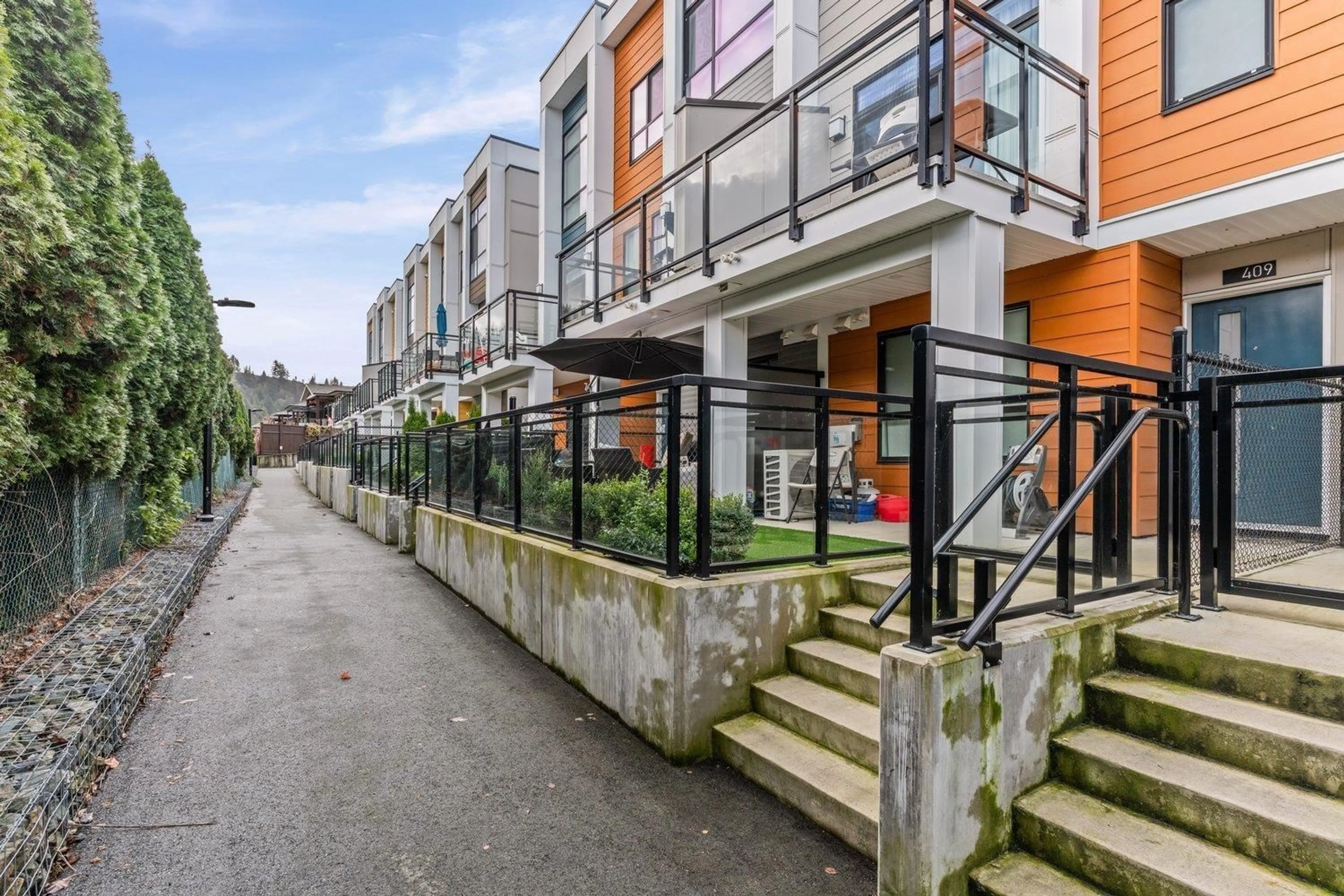 Patio, street for 409 - 46150 THOMAS ROAD, Chilliwack British Columbia V2R6B3