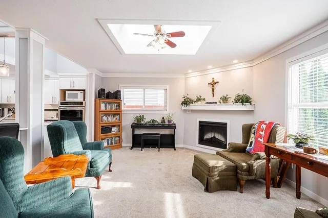 6064 BROOKS CRESCENT, Surrey 3
