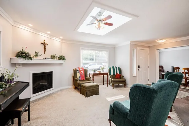 6064 BROOKS CRESCENT, Surrey 4