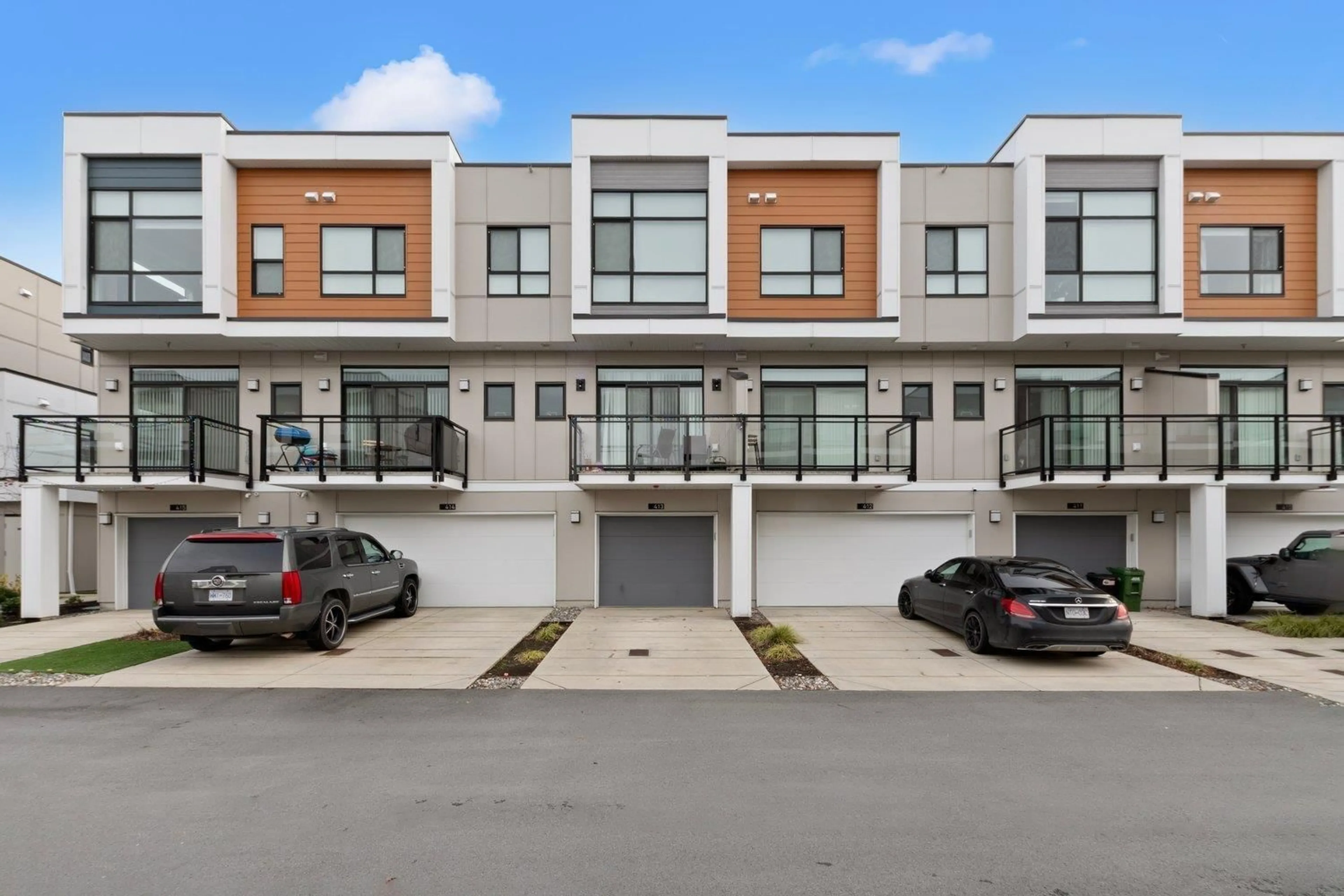 A pic from outside/outdoor area/front of a property/back of a property/a pic from drone, street for 413 - 46150 THOMAS ROAD, Chilliwack British Columbia V2R6B3