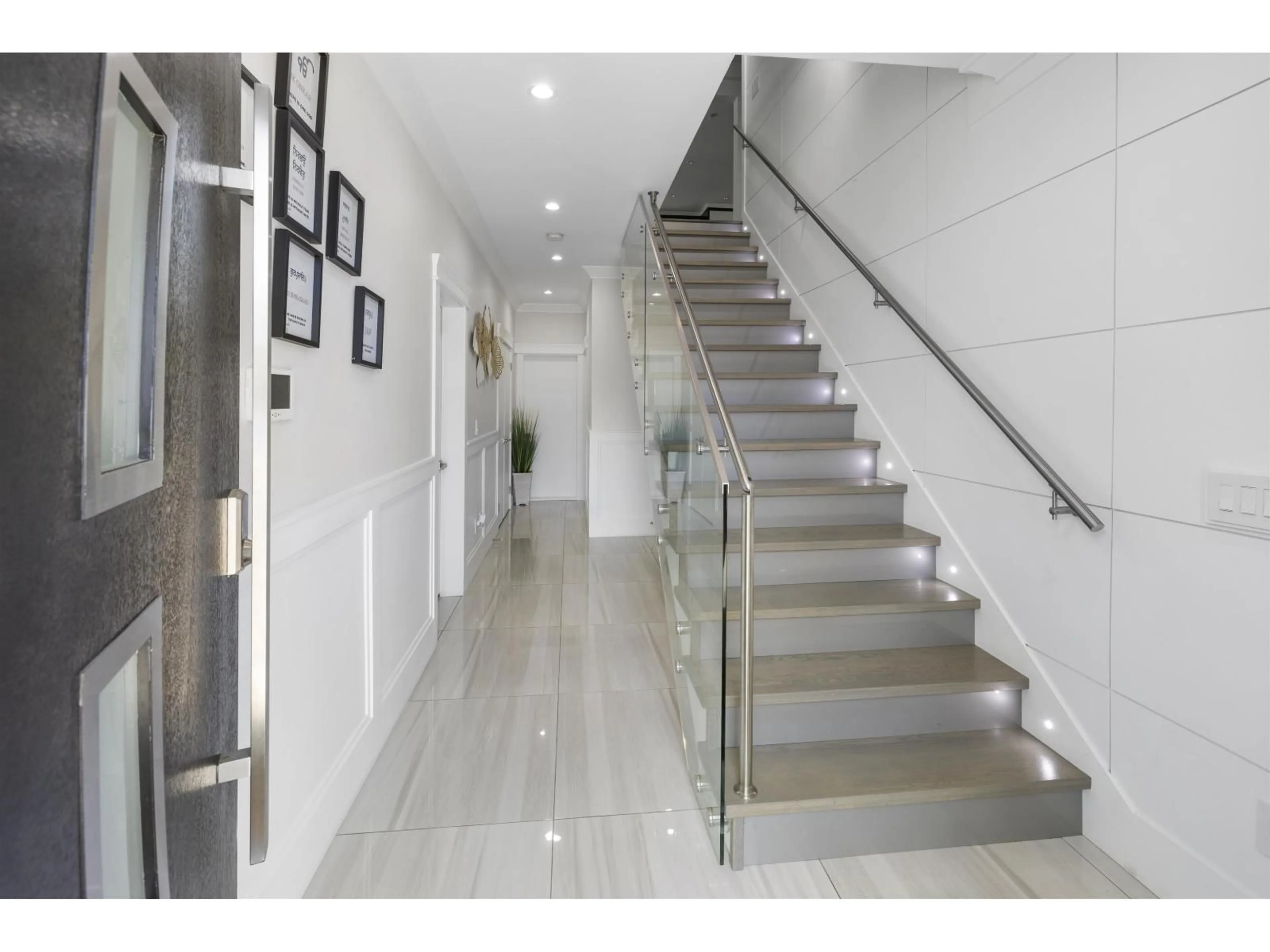 Indoor foyer for 8671 GALWAY CRESCENT, Surrey British Columbia V3W6C8