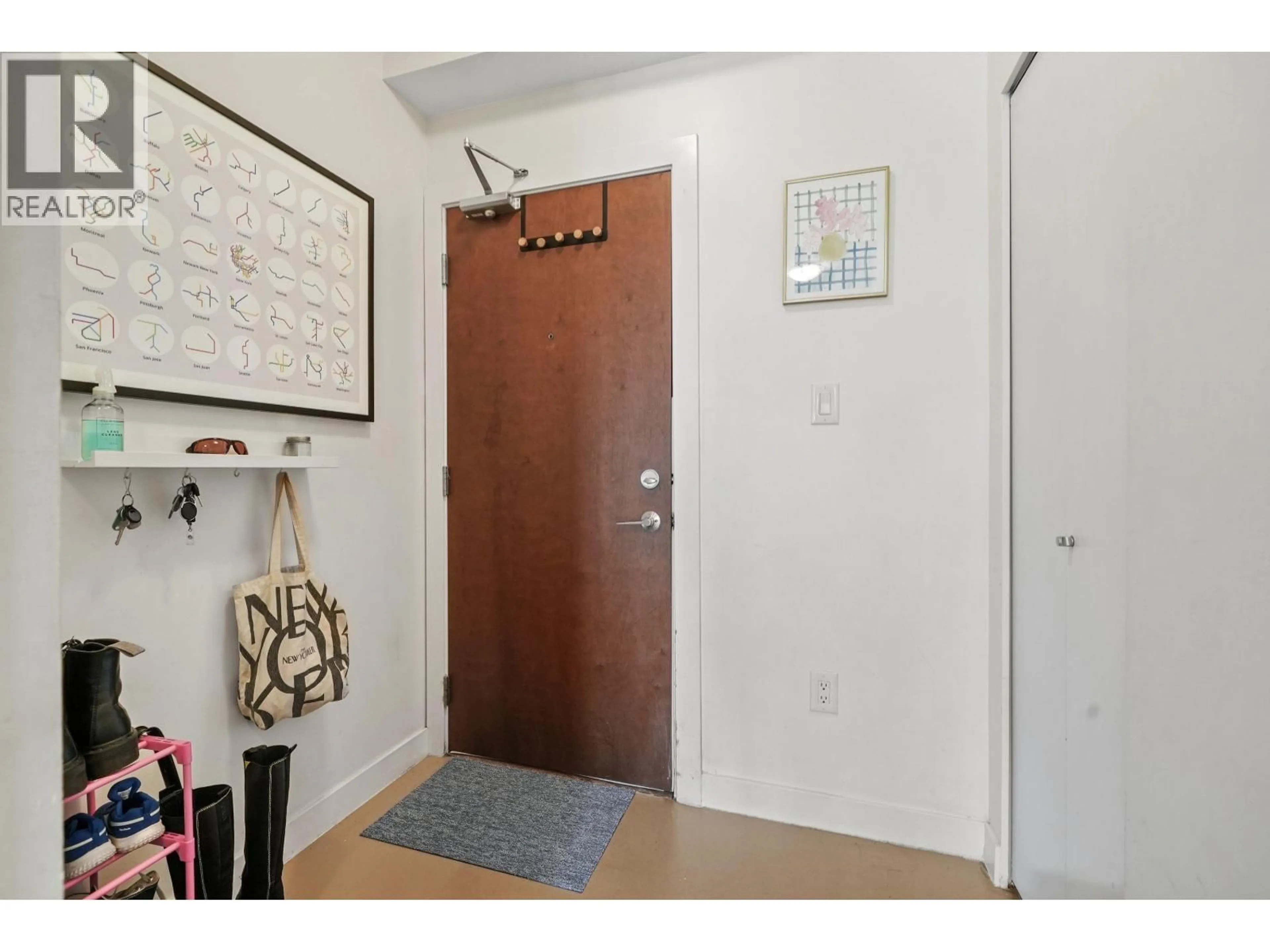 Indoor entryway for 715 - 221 UNION STREET, Vancouver British Columbia V6A0B4
