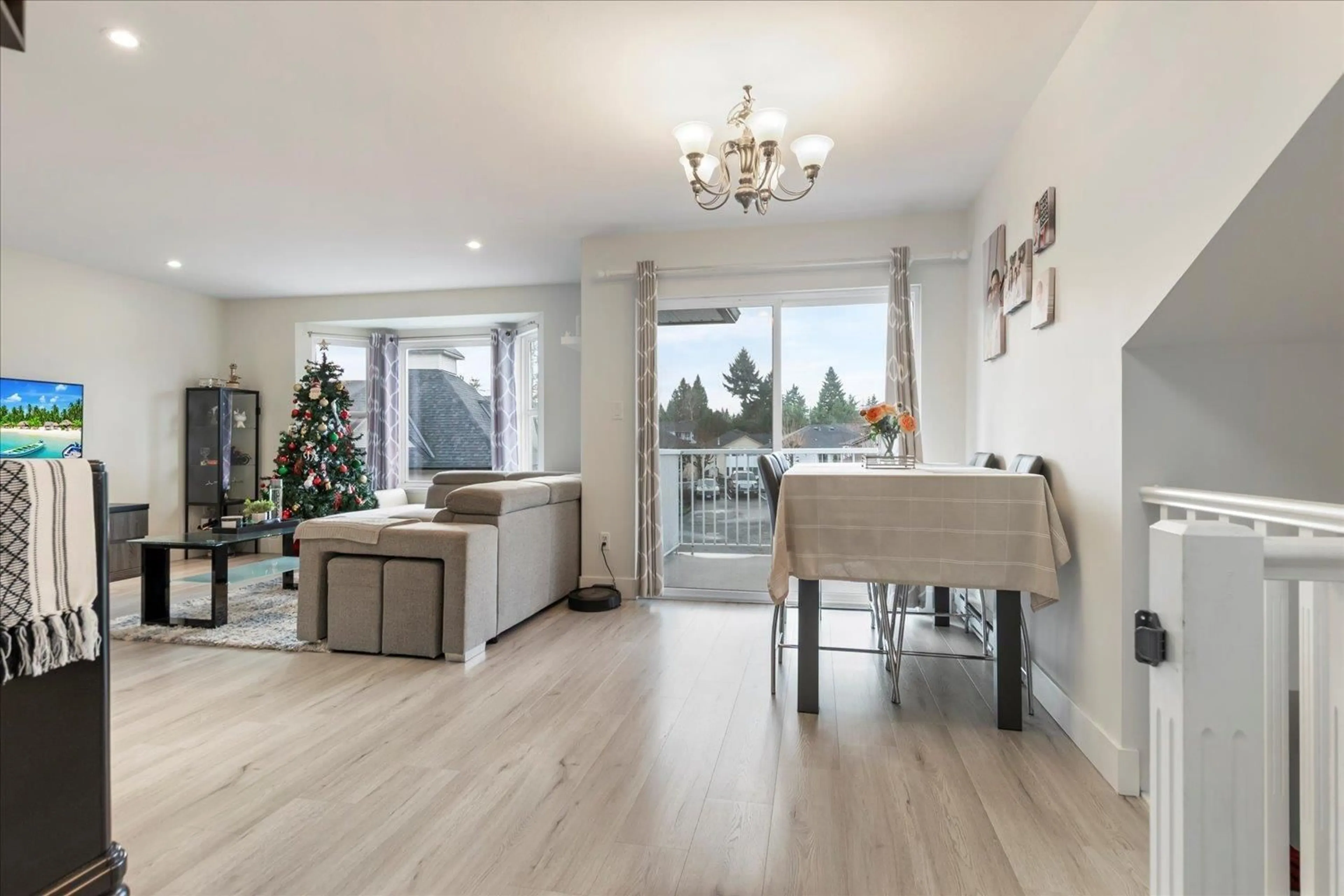 Living room with furniture, wood/laminate floor for 53 - 34332 MACLURE ROAD, Abbotsford British Columbia V2S7S8