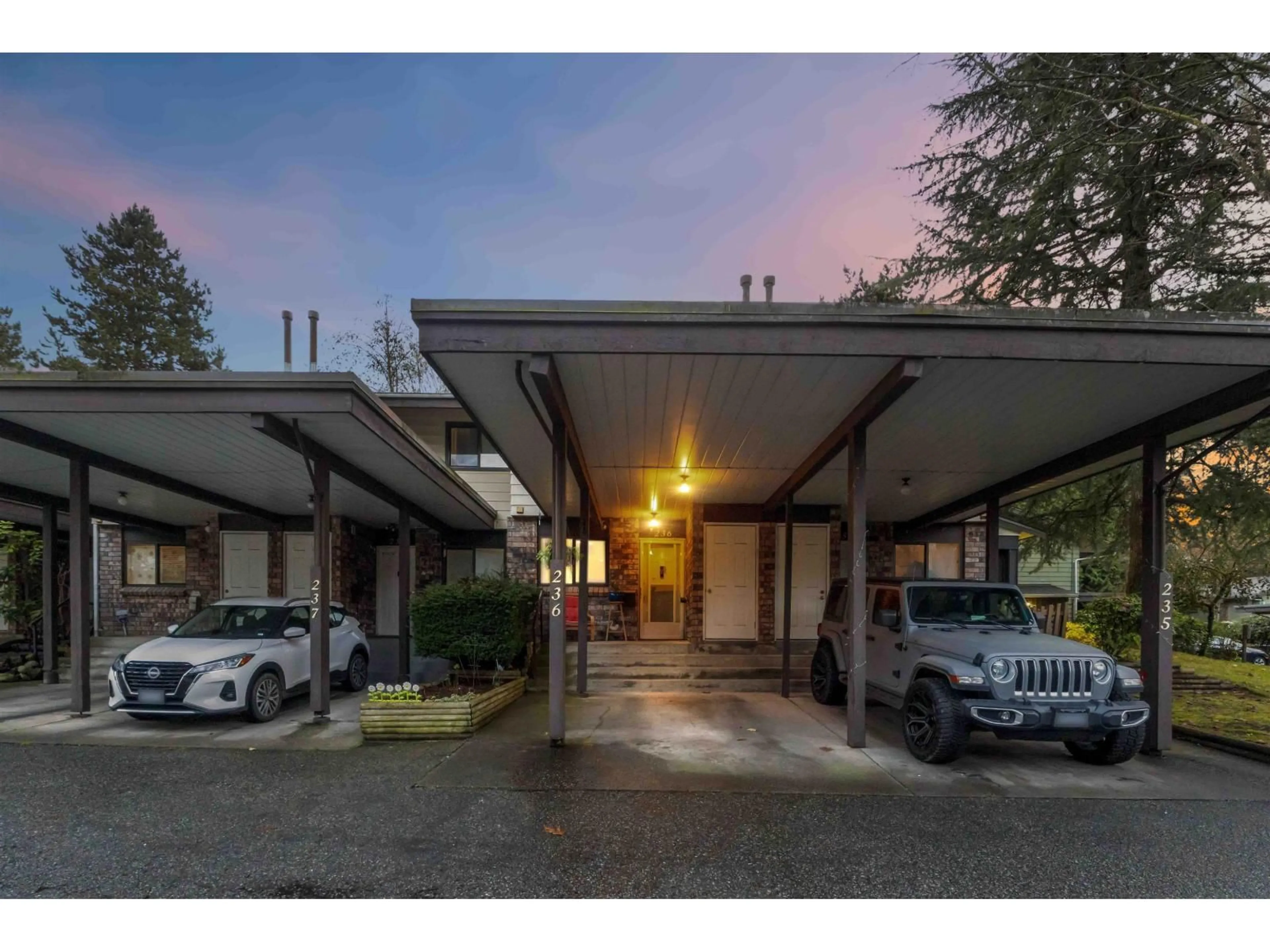 Indoor garage for 236 - 7447 140 STREET, Surrey British Columbia V3W6G5