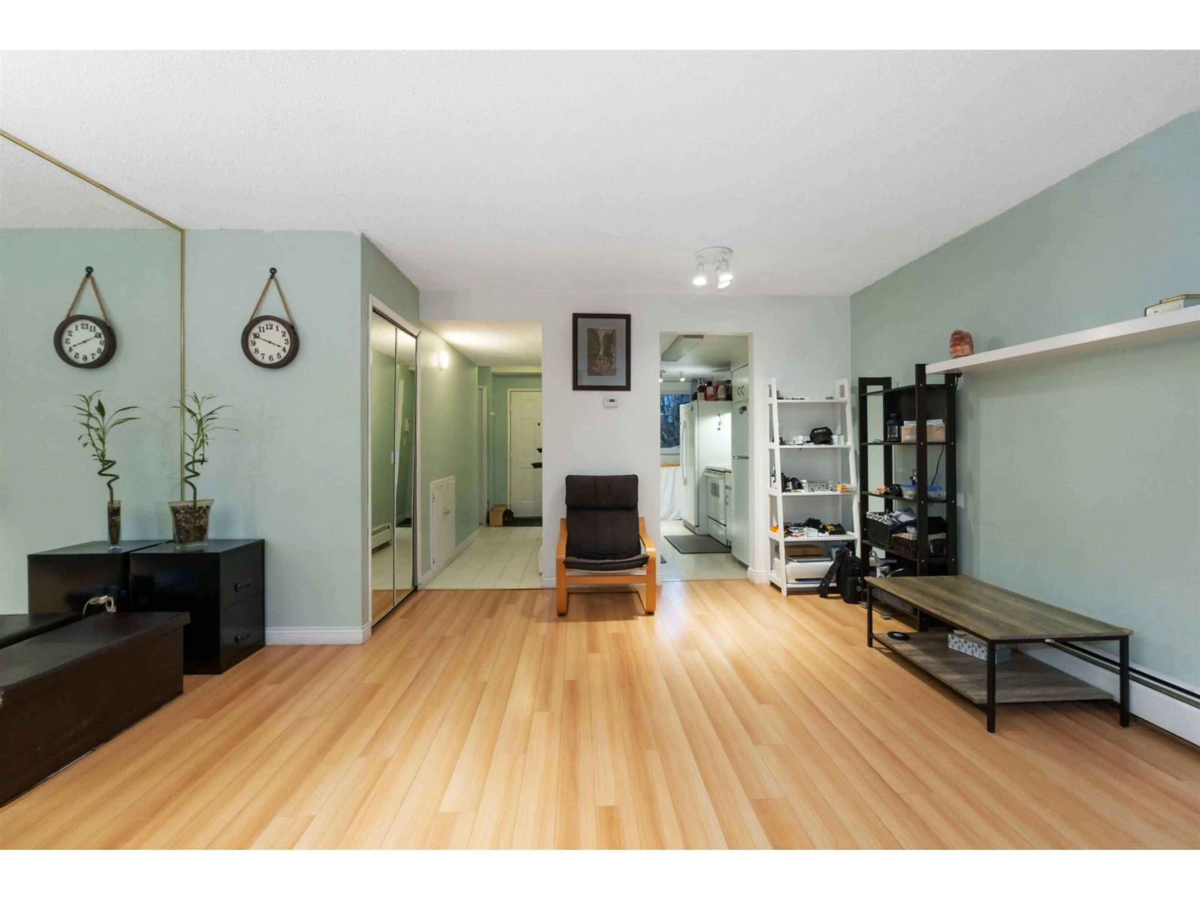 Indoor entryway for 236 - 7447 140 STREET, Surrey British Columbia V3W6G5