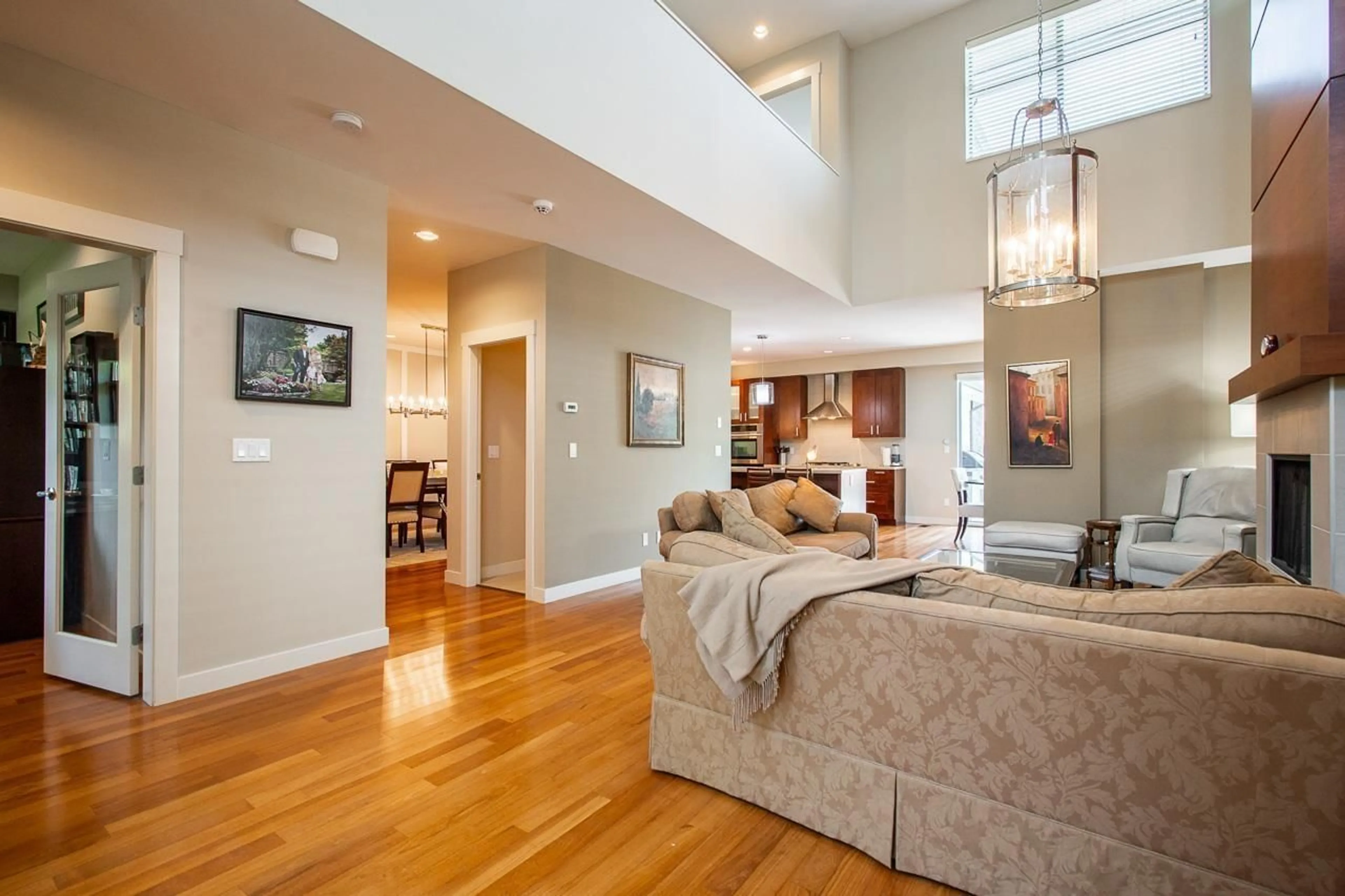 Living room with furniture, wood/laminate floor for 9 - 2603 162 STREET, Surrey British Columbia V3Z2L4