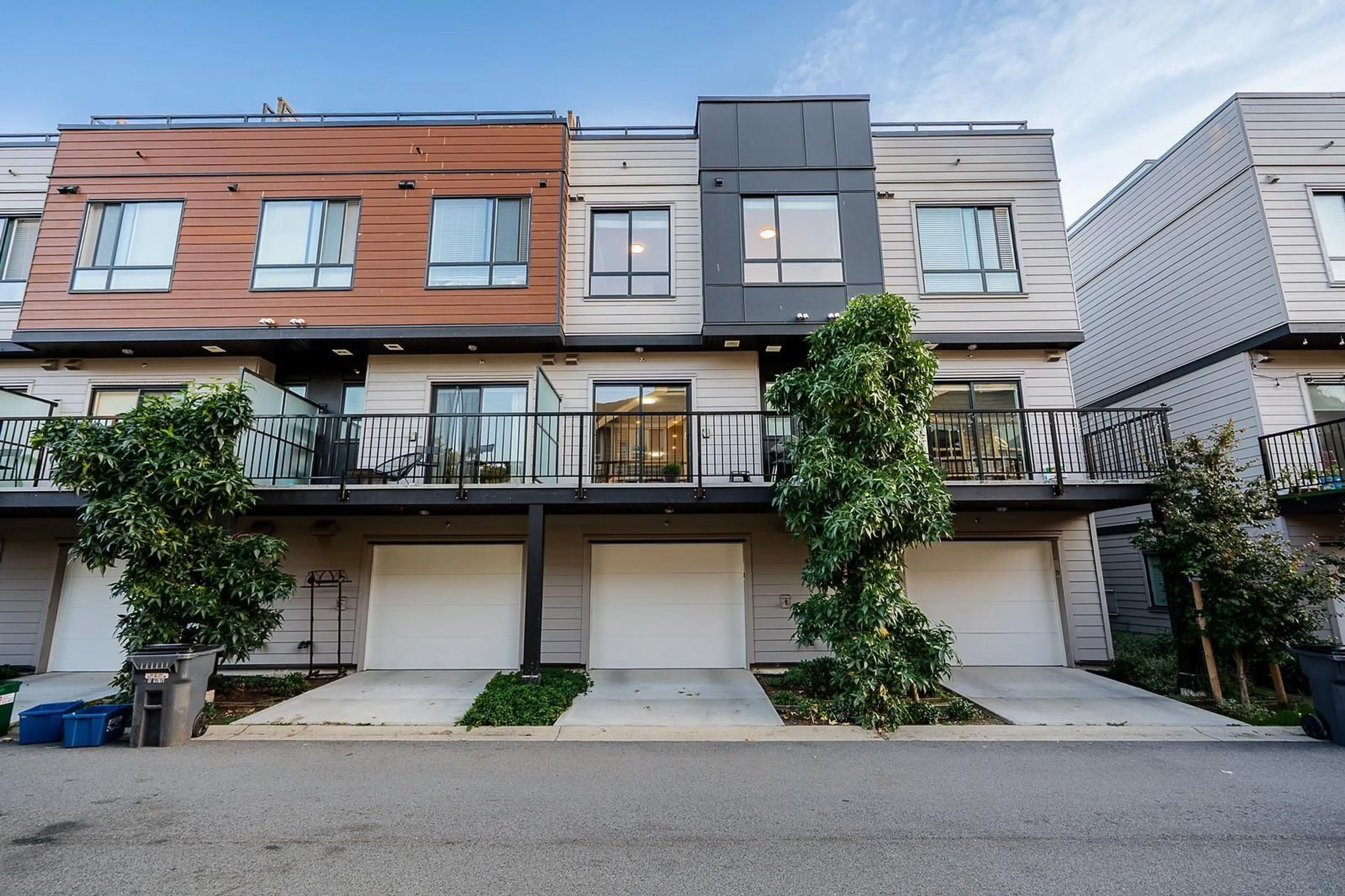 Home with brick exterior material, street for 22 - 19749 55 AVENUE, Langley British Columbia V3A0M2