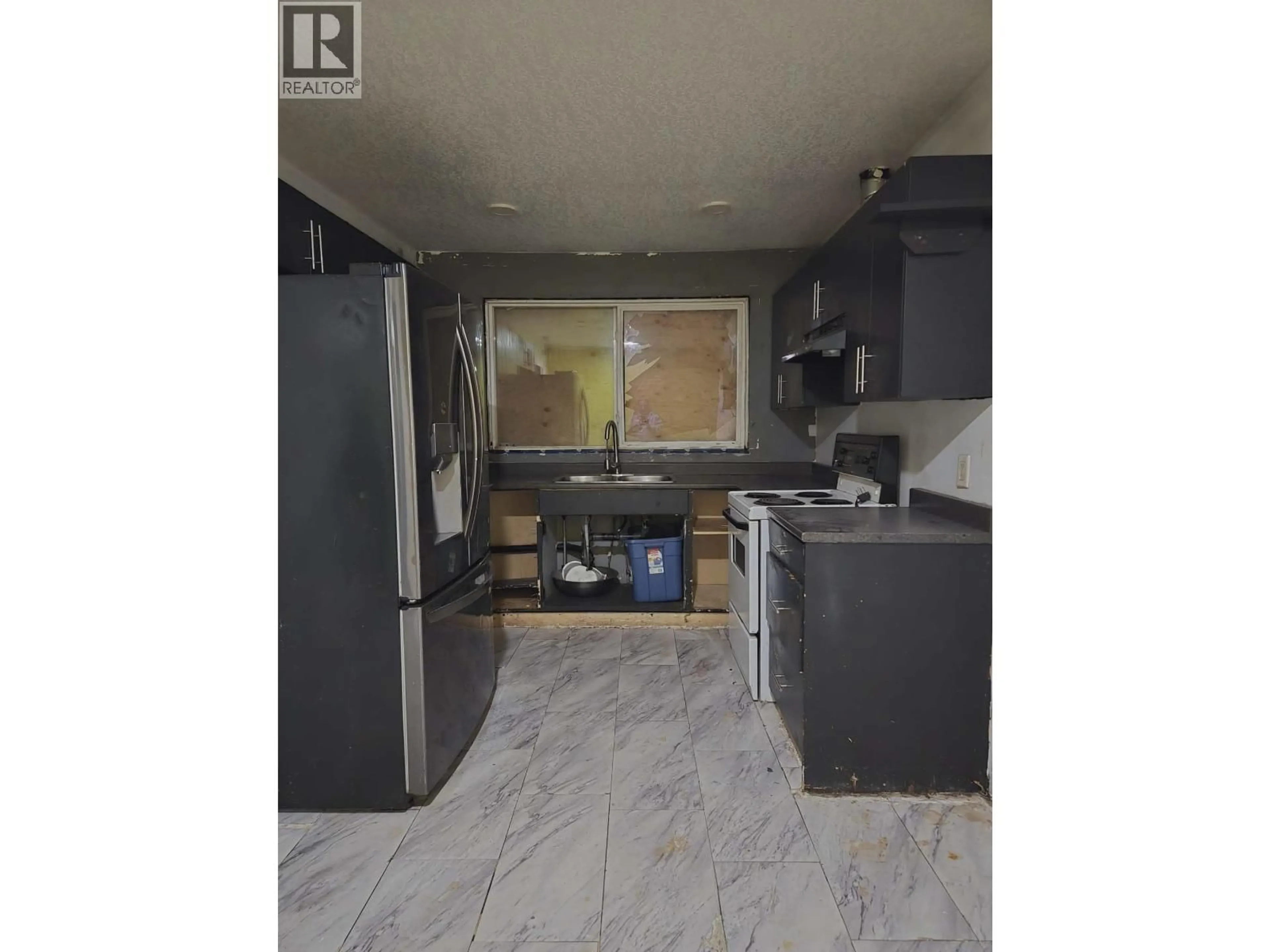 Open concept kitchen, unknown for 2260 VICTORIA STREET, Prince George British Columbia V2L2L9