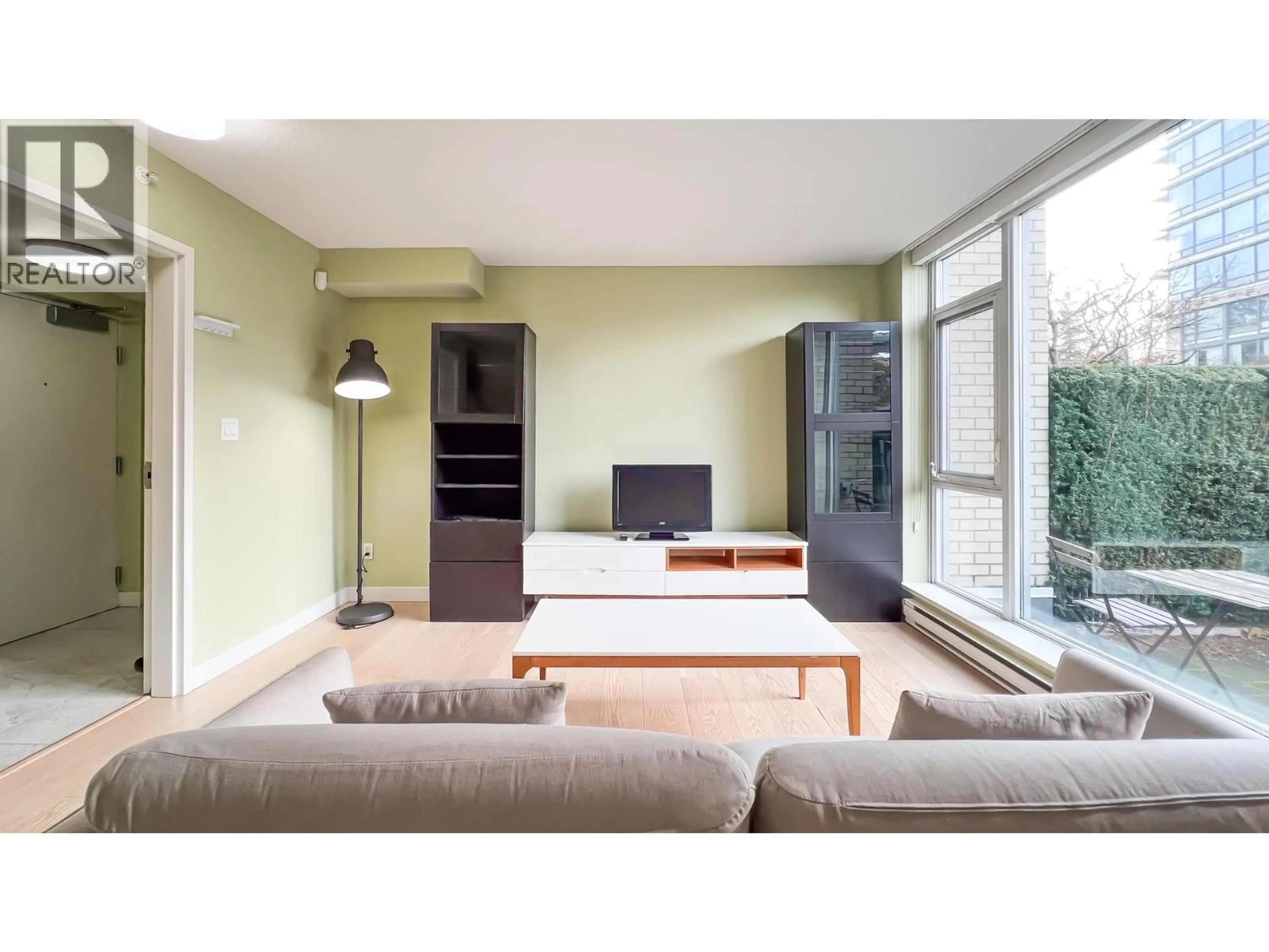 Living room with furniture, wood/laminate floor for 5 - 9019 COOK ROAD, Richmond British Columbia V6Y0G6