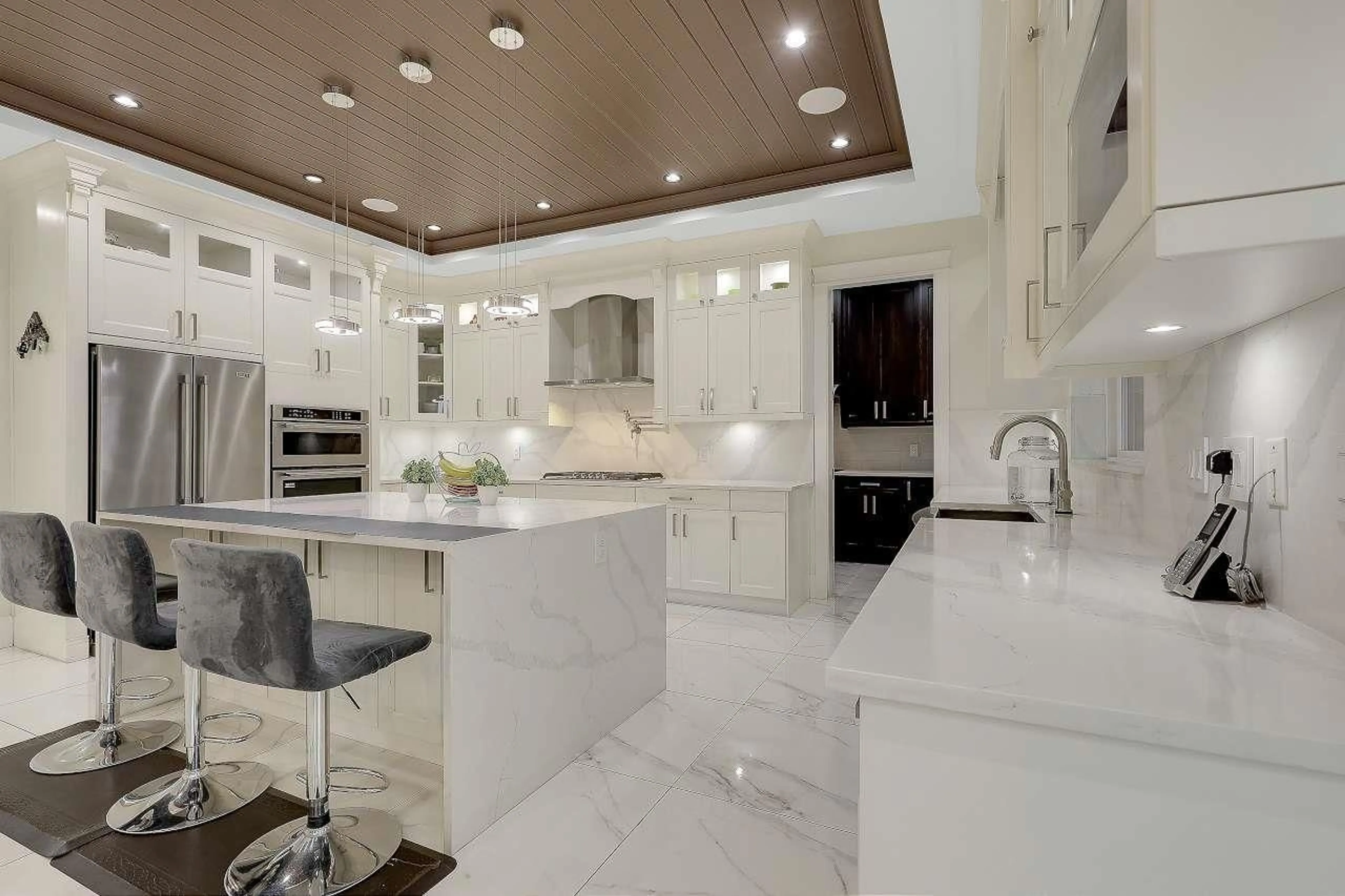 Contemporary kitchen, ceramic/tile floor for 2960 ROYAL STREET, Abbotsford British Columbia V2T2H8