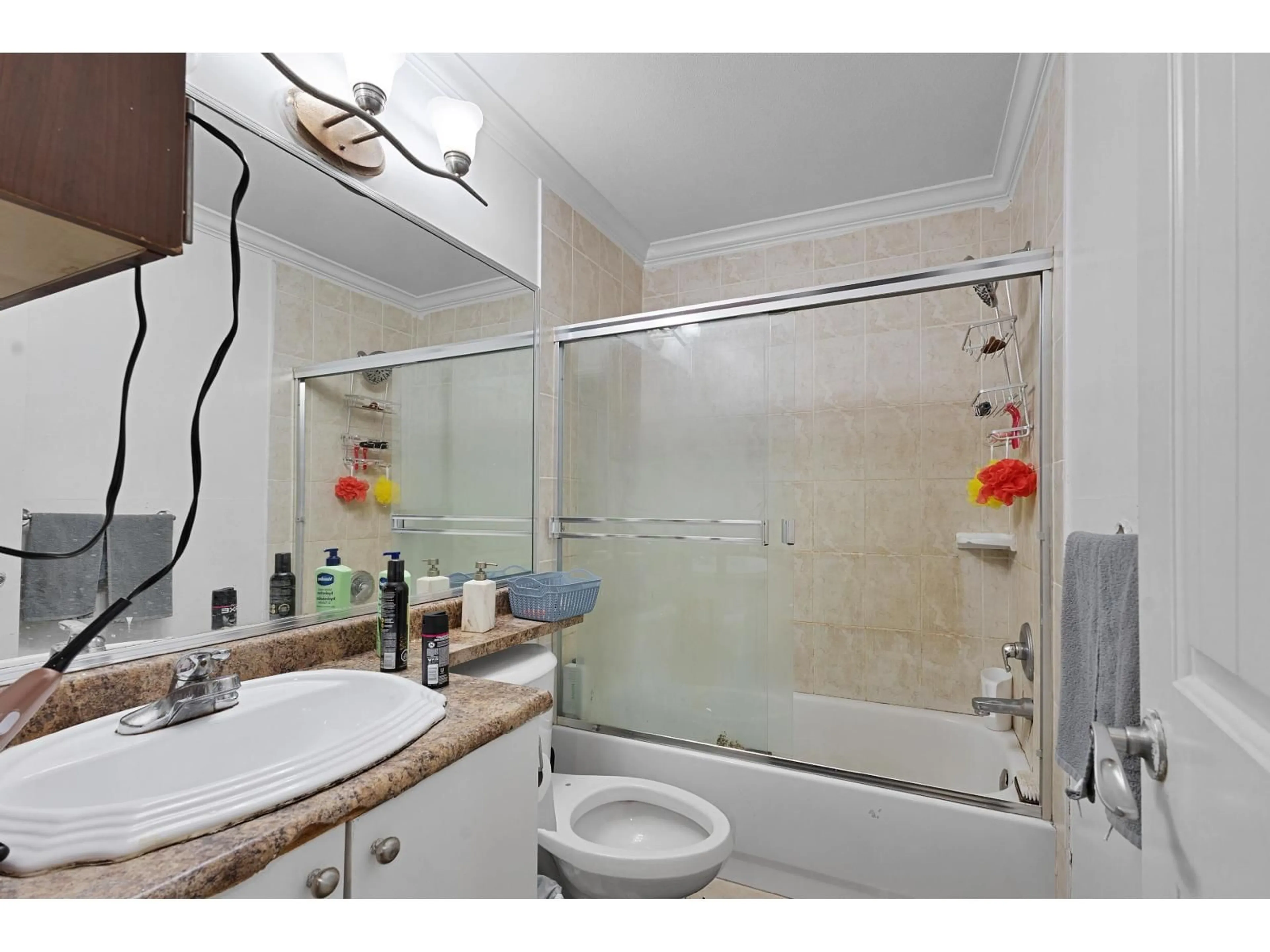 Standard bathroom, ceramic/tile floor for 6290 129A STREET, Surrey British Columbia V3X1R8