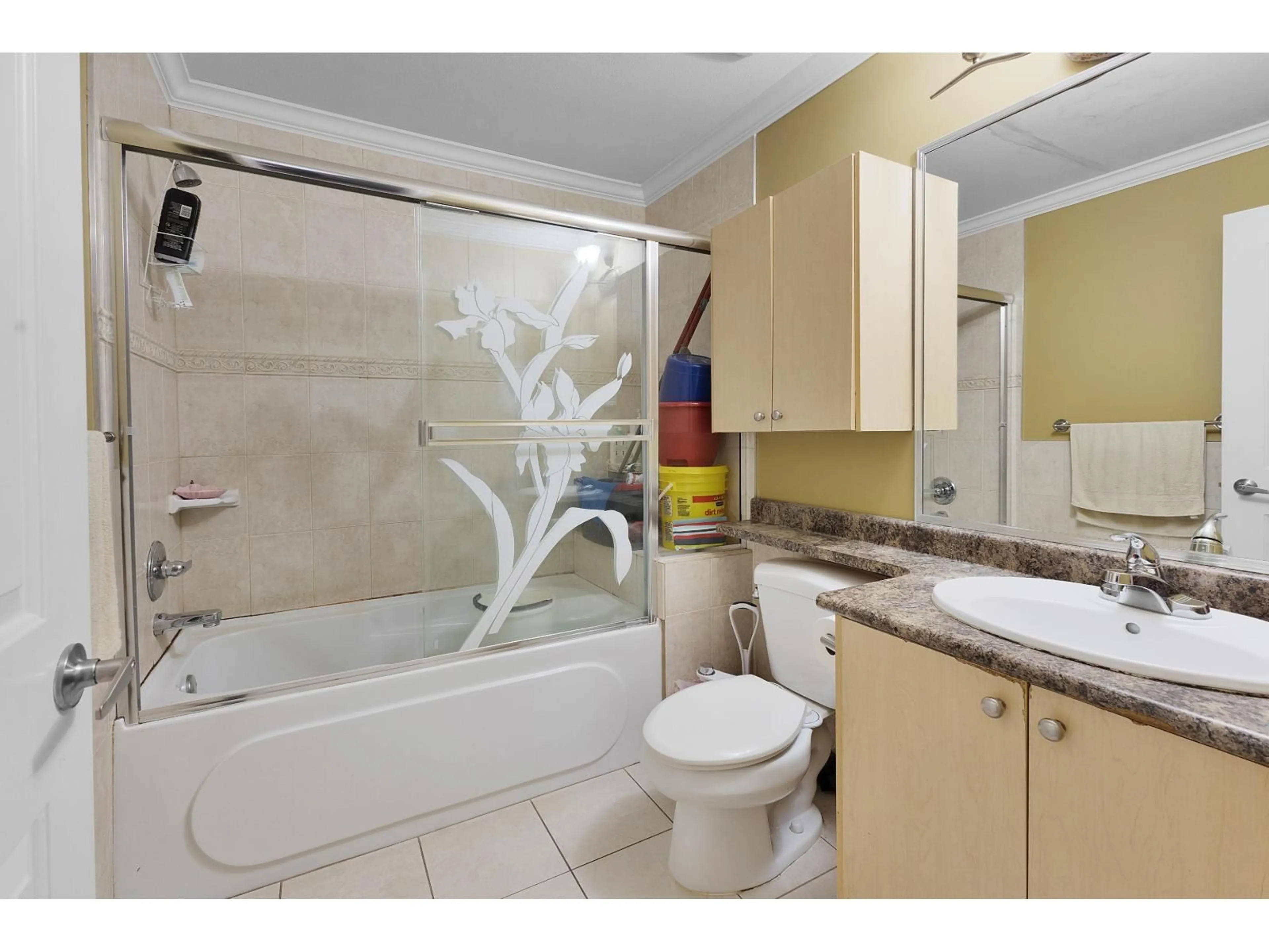 Standard bathroom, ceramic/tile floor for 6290 129A STREET, Surrey British Columbia V3X1R8